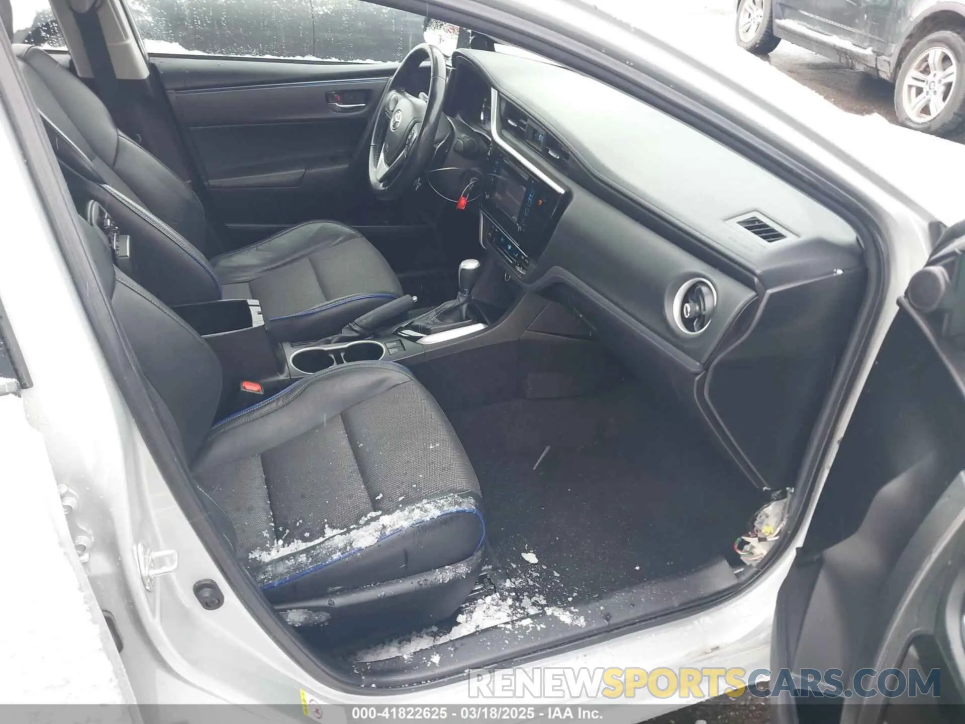 5 Photograph of a damaged car 5YFBURHE2KP910064 TOYOTA COROLLA 2019
