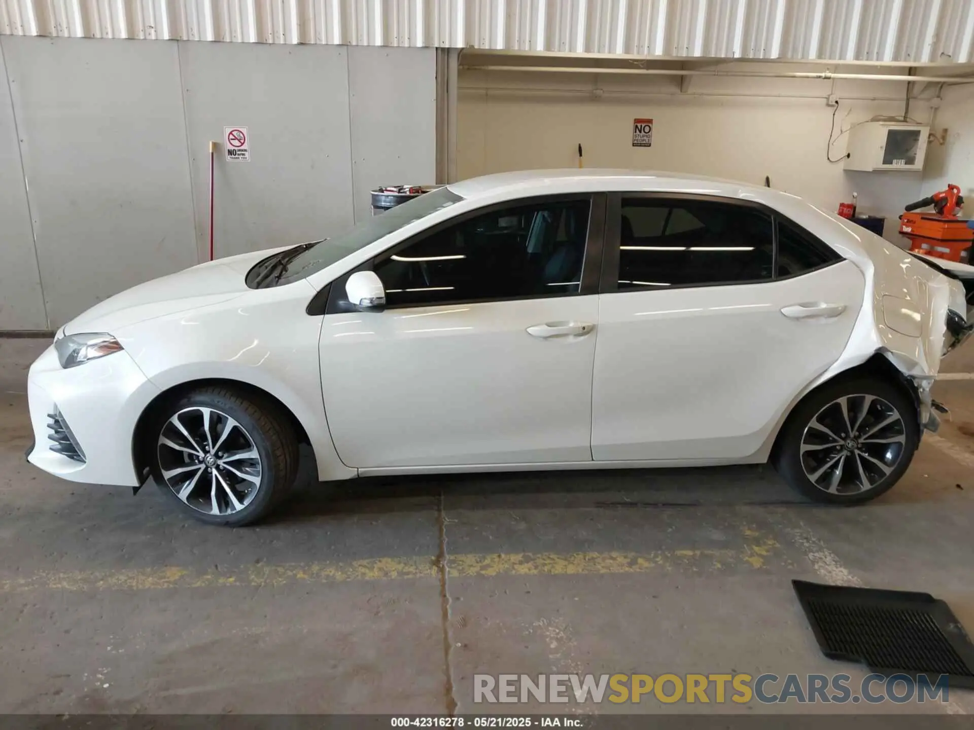 13 Photograph of a damaged car 5YFBURHE2KP924014 TOYOTA COROLLA 2019