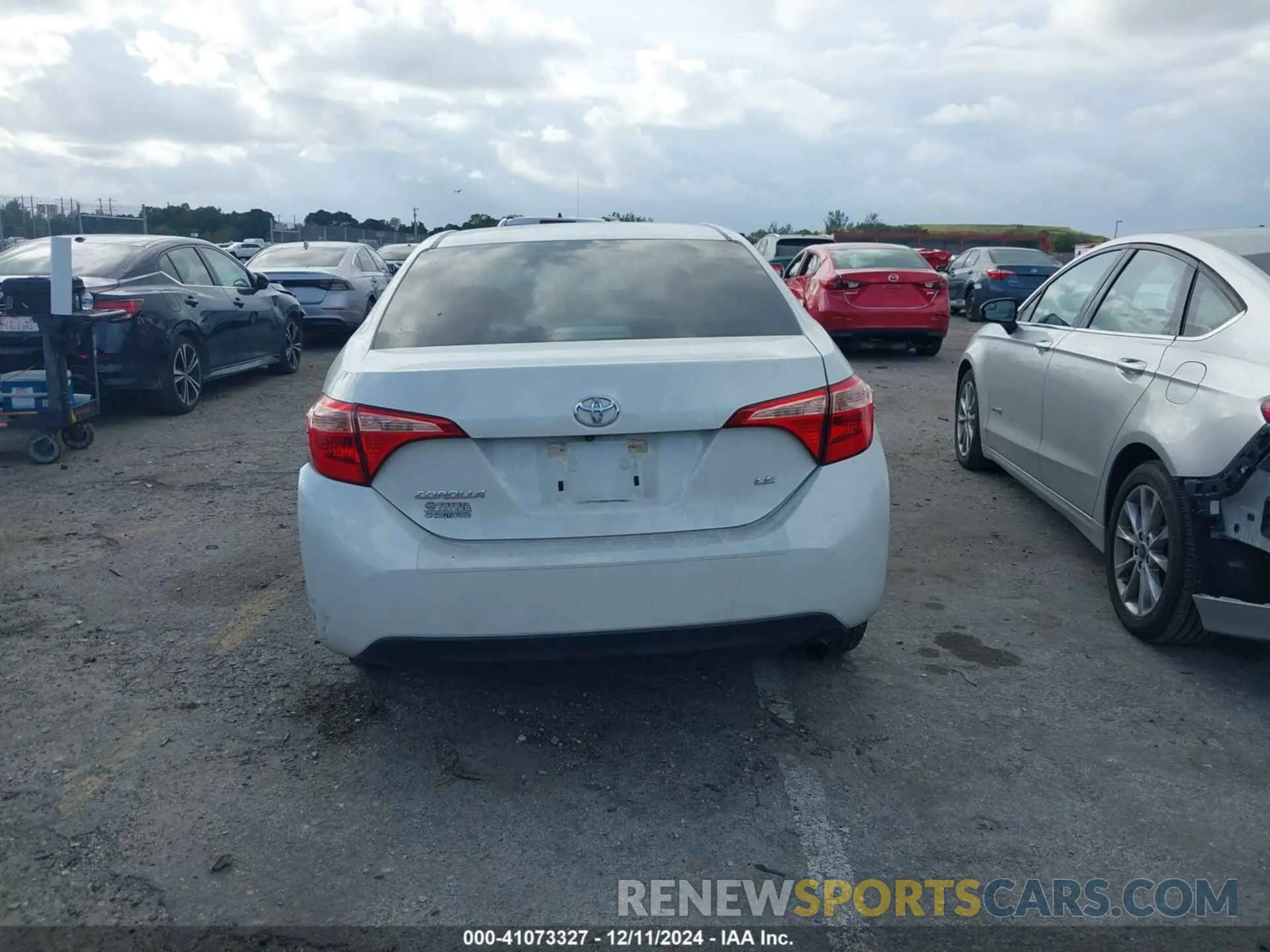 17 Photograph of a damaged car 5YFBURHE2KP933621 TOYOTA COROLLA 2019