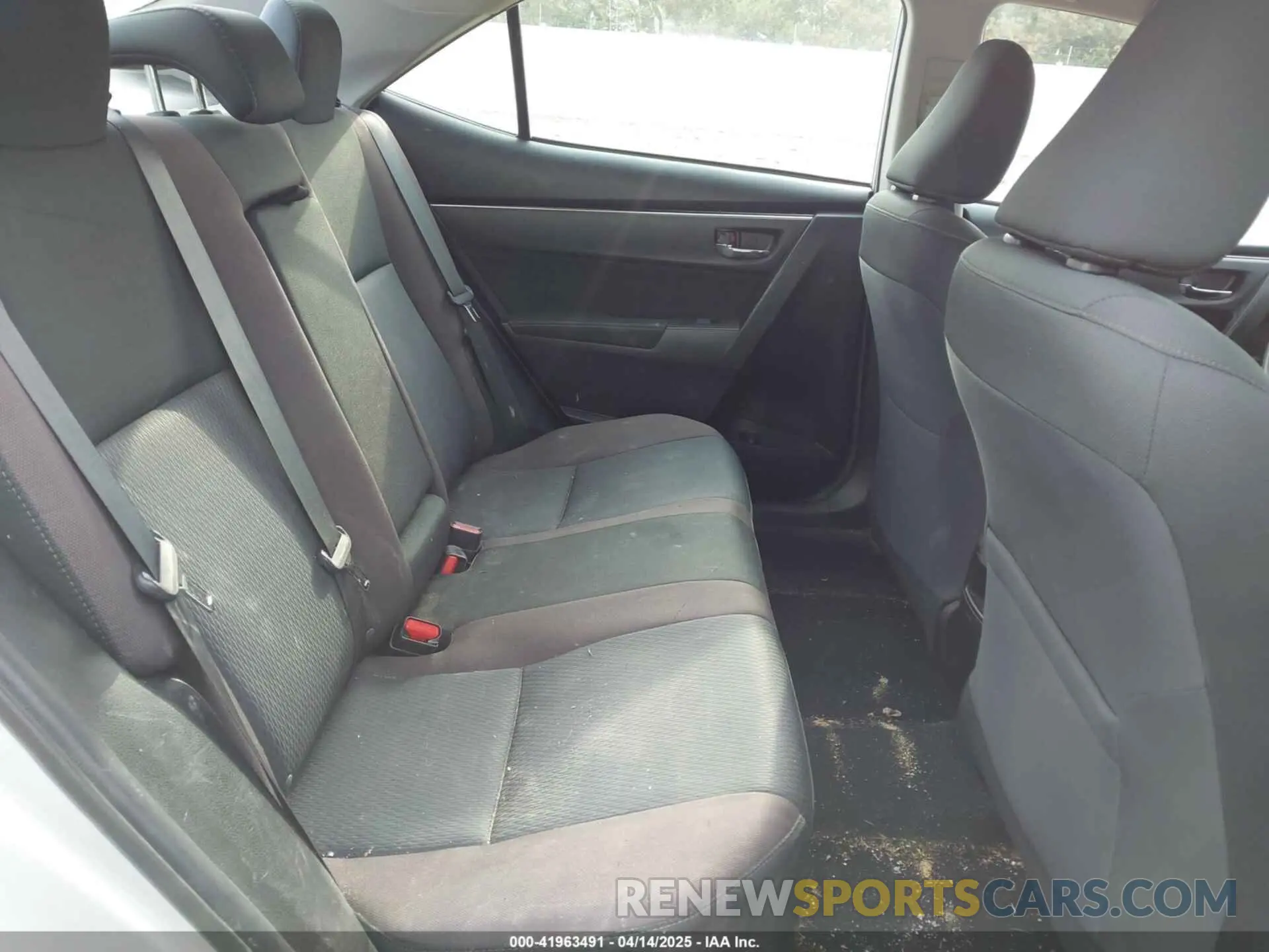 8 Photograph of a damaged car 5YFBURHE2KP934042 TOYOTA COROLLA 2019