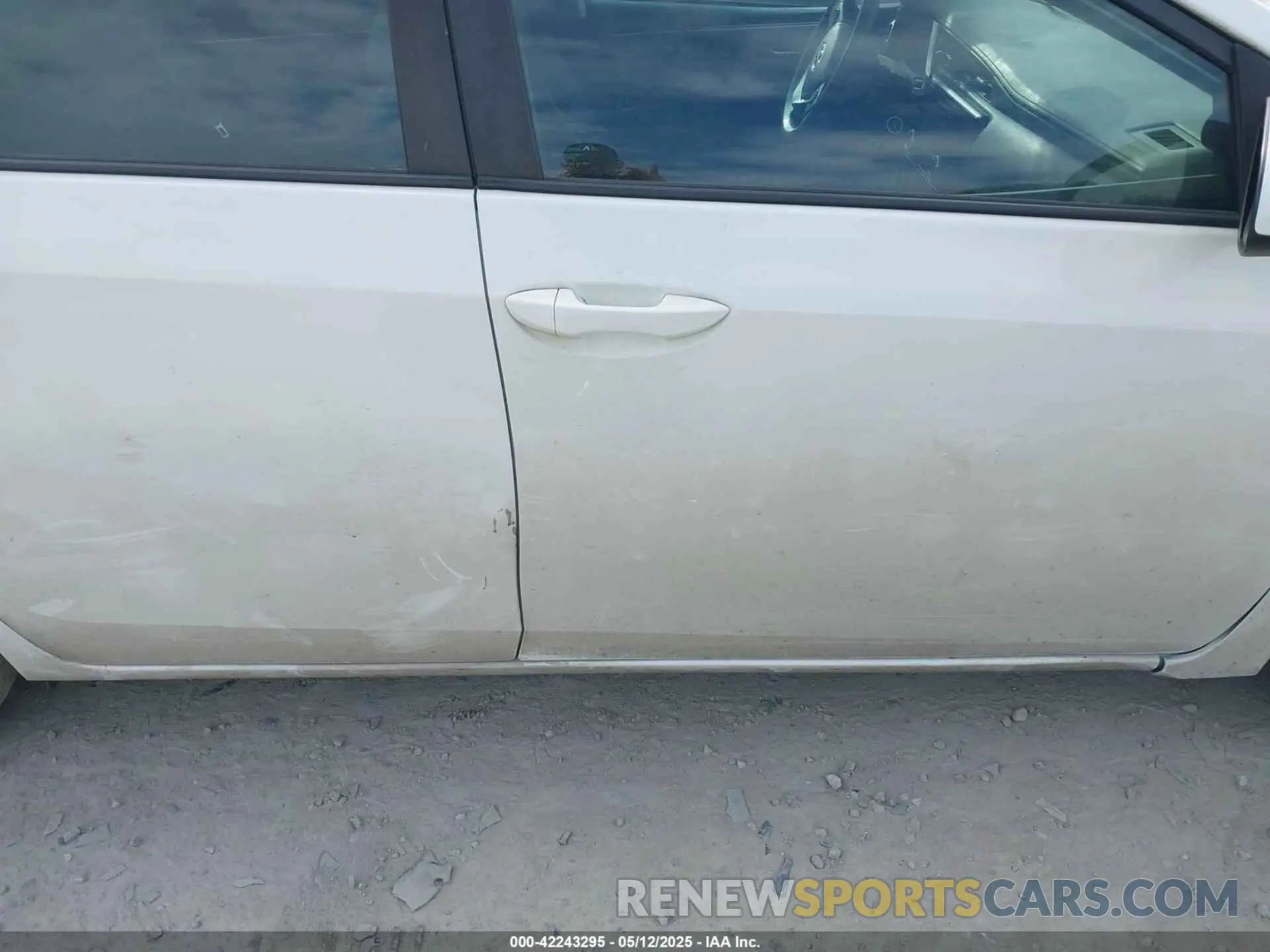 13 Photograph of a damaged car 5YFBURHE2KP935112 TOYOTA COROLLA 2019