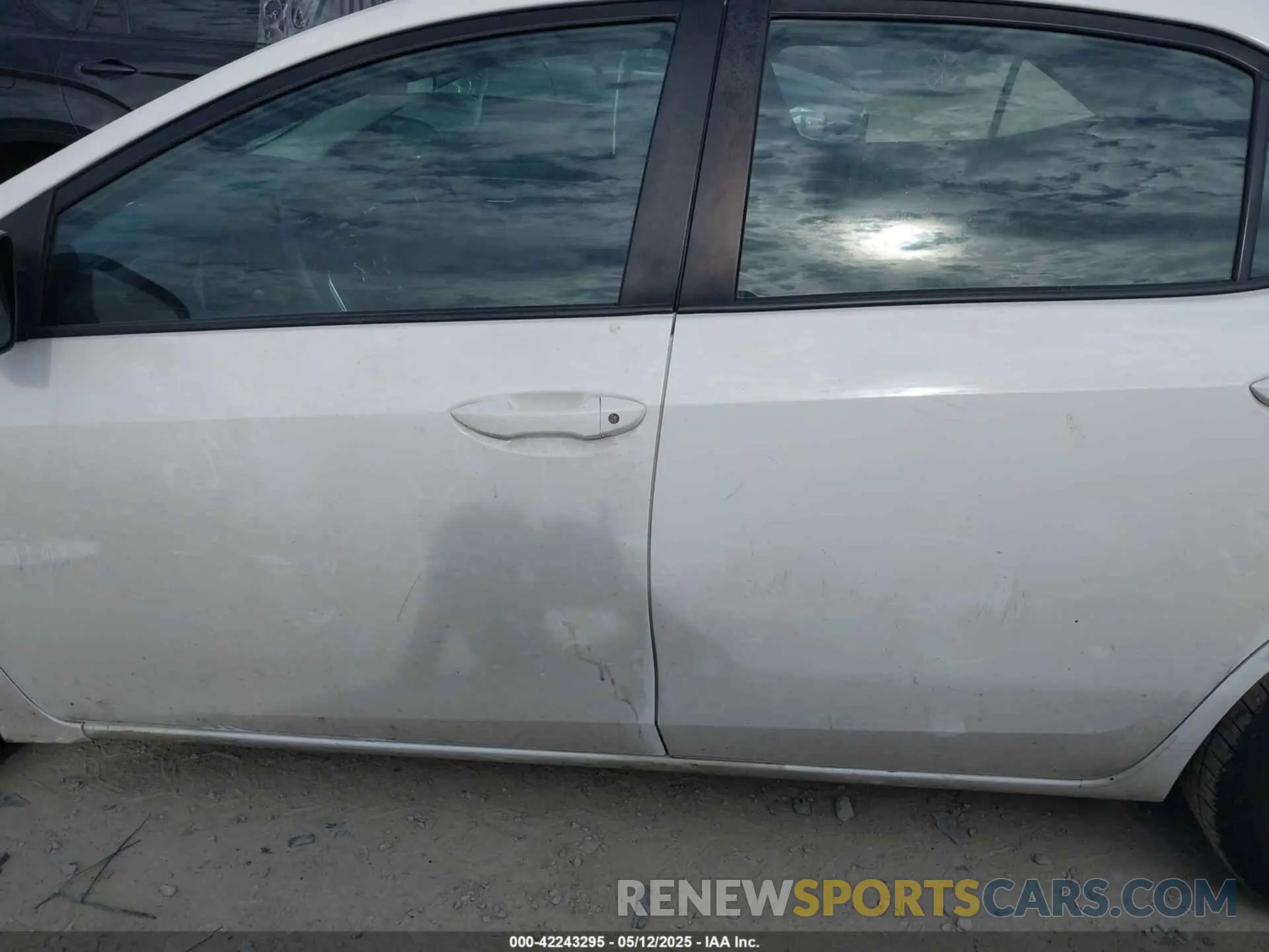 14 Photograph of a damaged car 5YFBURHE2KP935112 TOYOTA COROLLA 2019