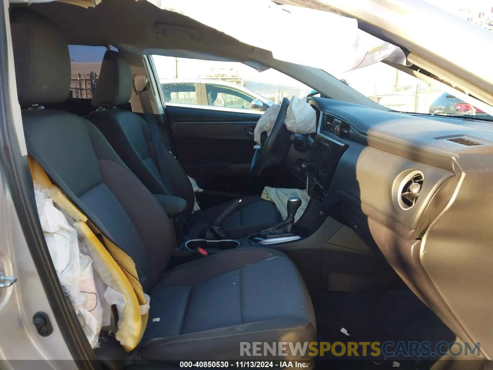 5 Photograph of a damaged car 5YFBURHE2KP940035 TOYOTA COROLLA 2019