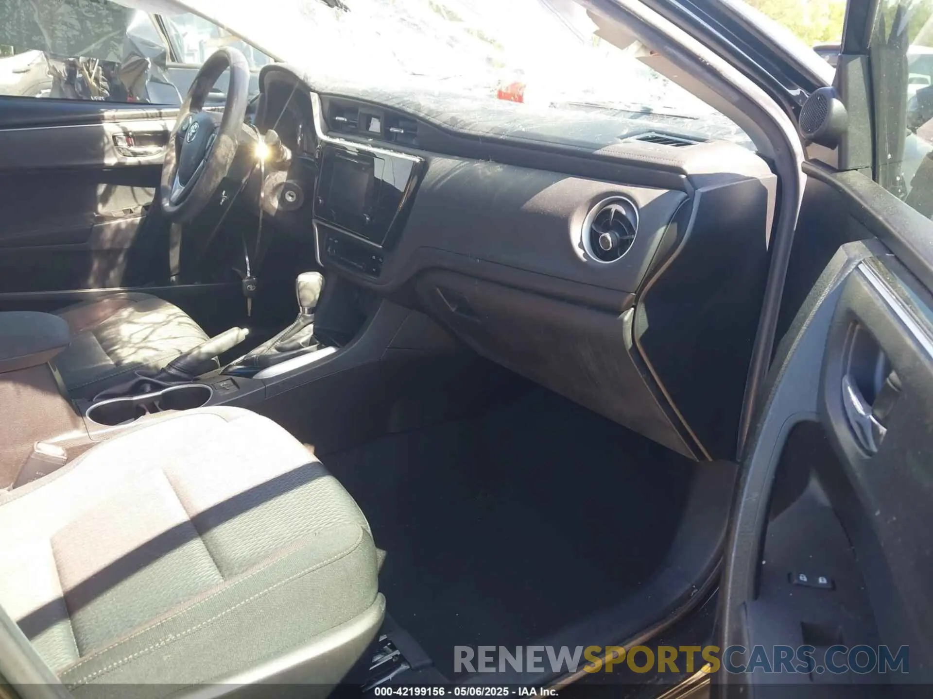5 Photograph of a damaged car 5YFBURHE2KP942979 TOYOTA COROLLA 2019