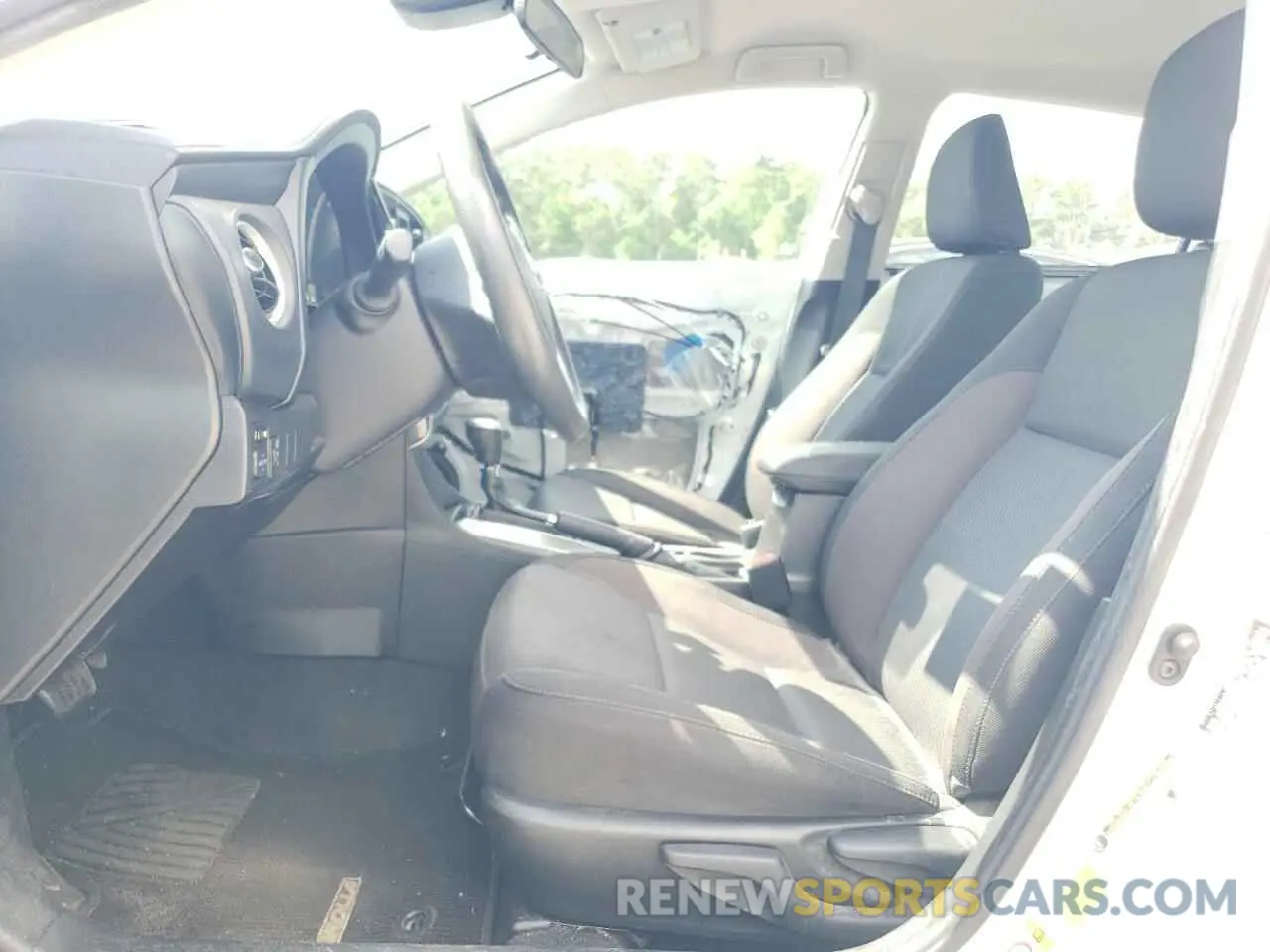 7 Photograph of a damaged car 5YFBURHE2KP944506 TOYOTA COROLLA 2019