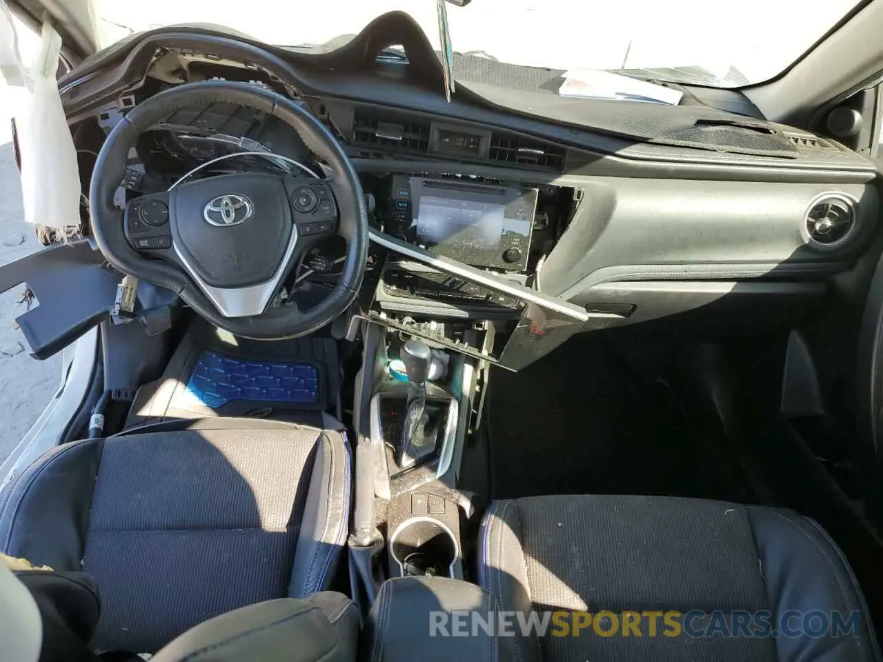 8 Photograph of a damaged car 5YFBURHE2KP945865 TOYOTA COROLLA 2019