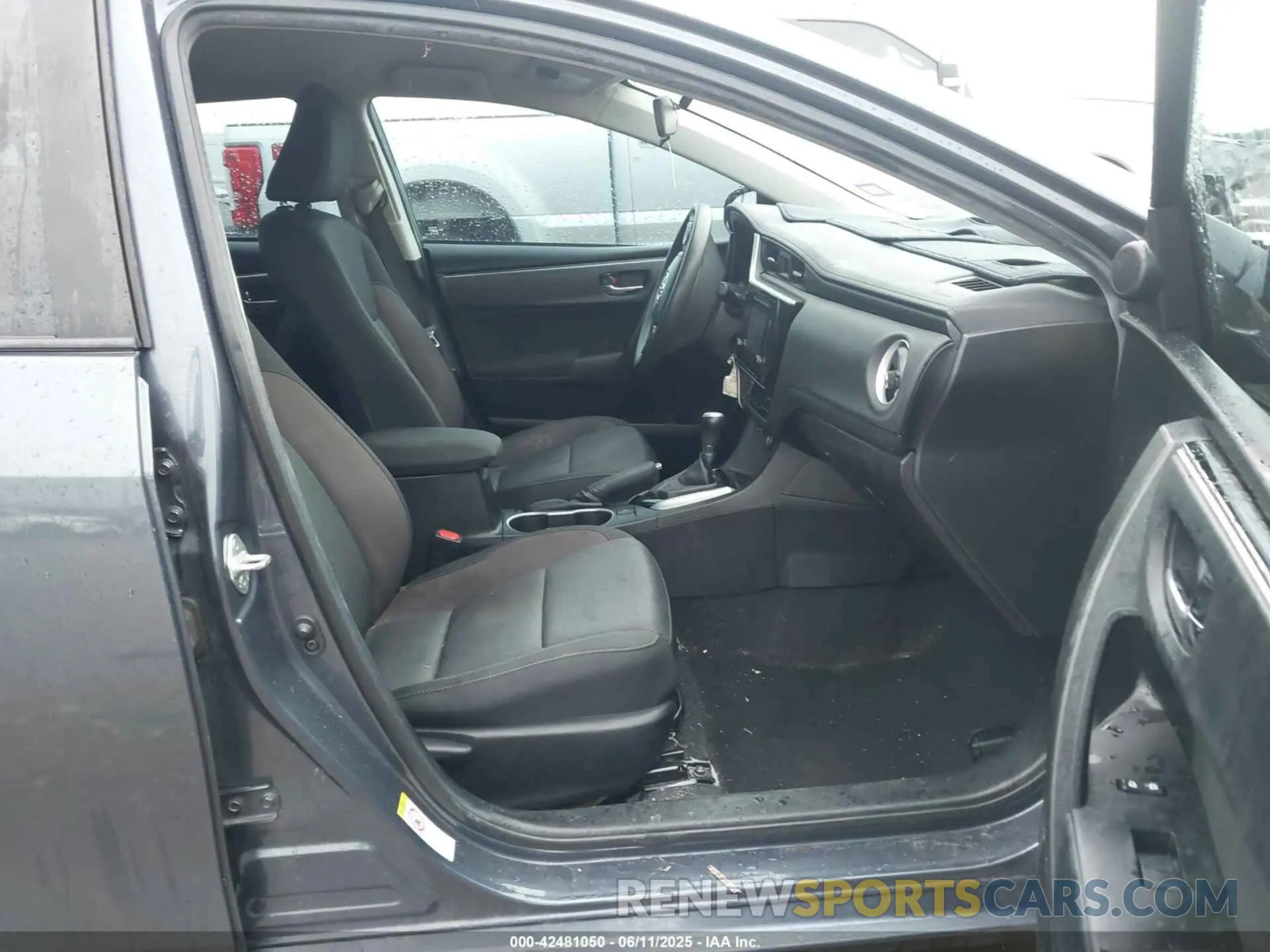 5 Photograph of a damaged car 5YFBURHE2KP948247 TOYOTA COROLLA 2019