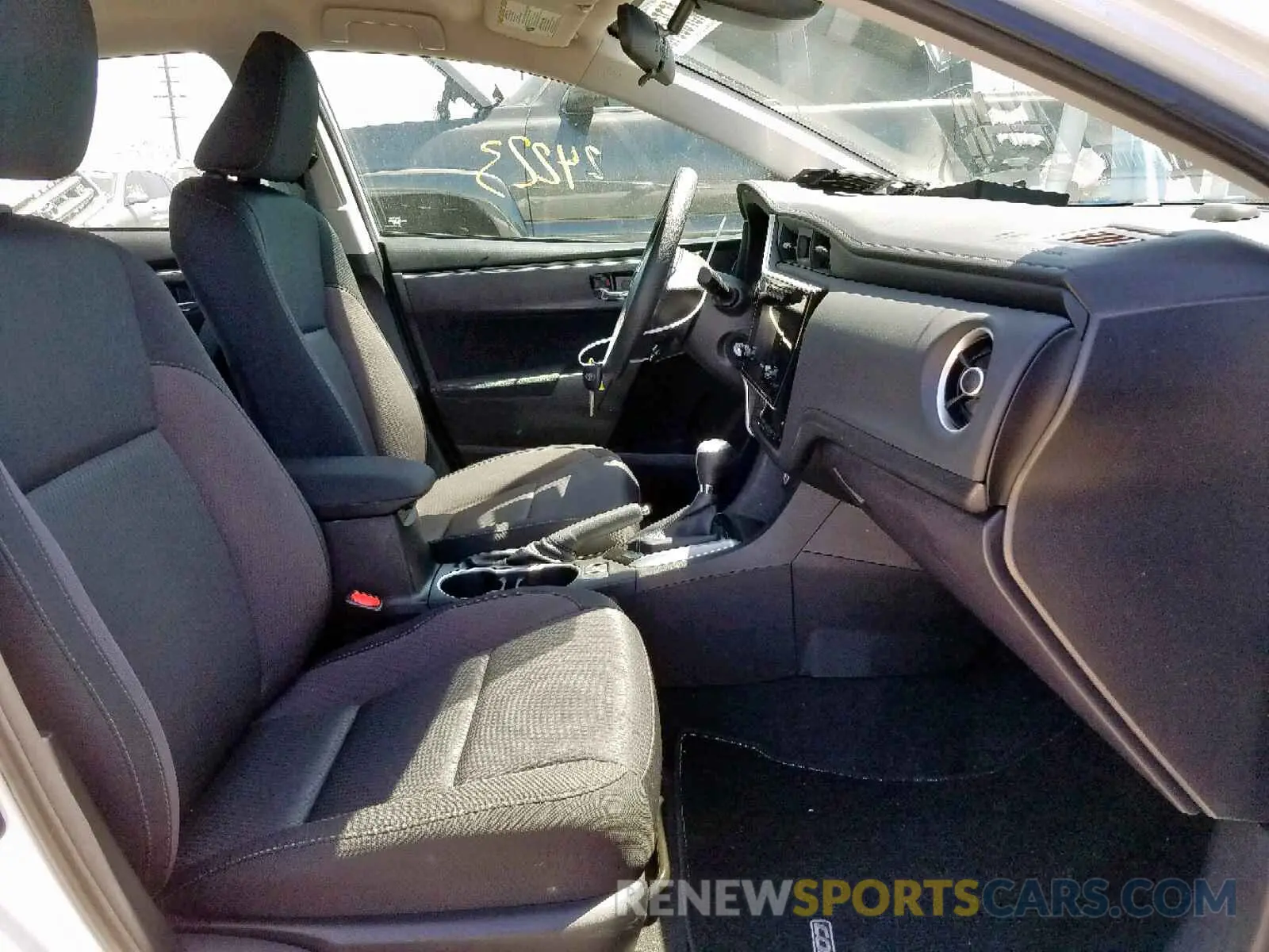 5 Photograph of a damaged car 5YFBURHE3KP859898 TOYOTA COROLLA 2019