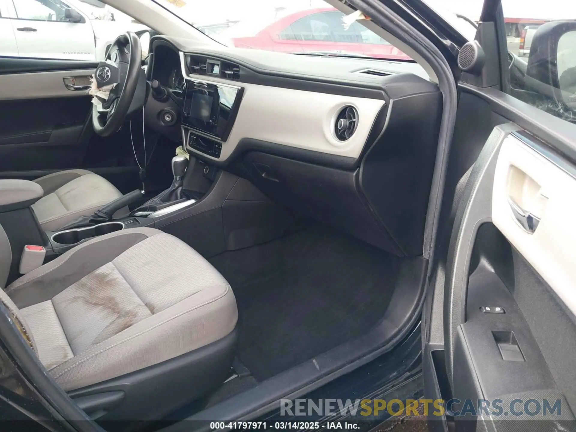 5 Photograph of a damaged car 5YFBURHE3KP874871 TOYOTA COROLLA 2019