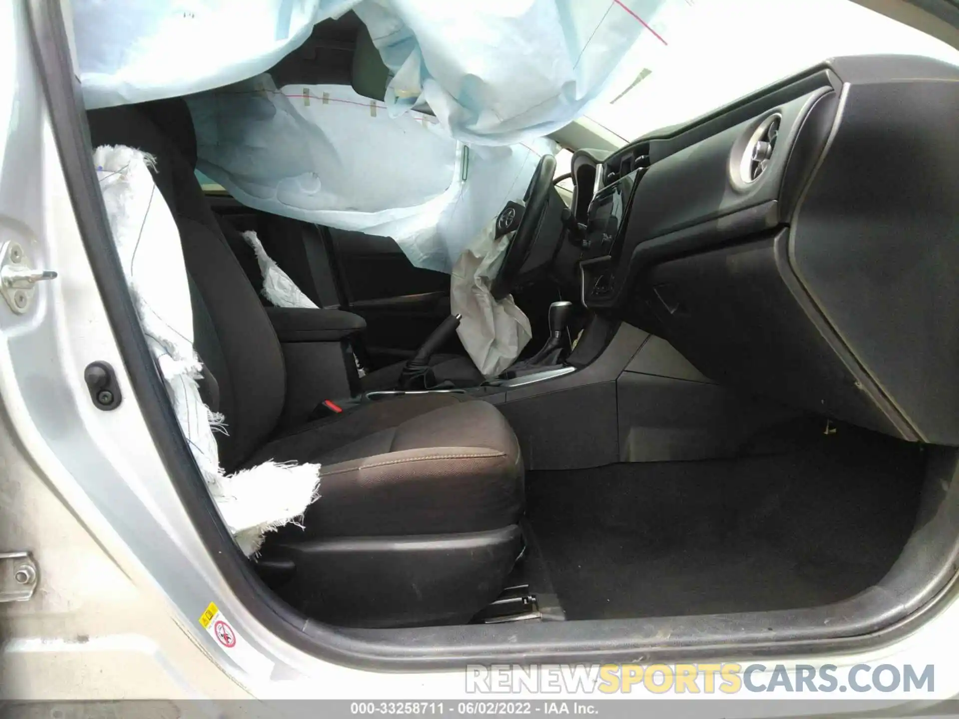 5 Photograph of a damaged car 5YFBURHE3KP881626 TOYOTA COROLLA 2019