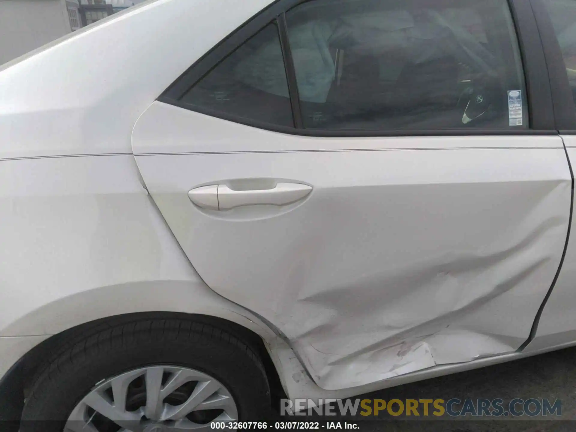 6 Photograph of a damaged car 5YFBURHE3KP883859 TOYOTA COROLLA 2019