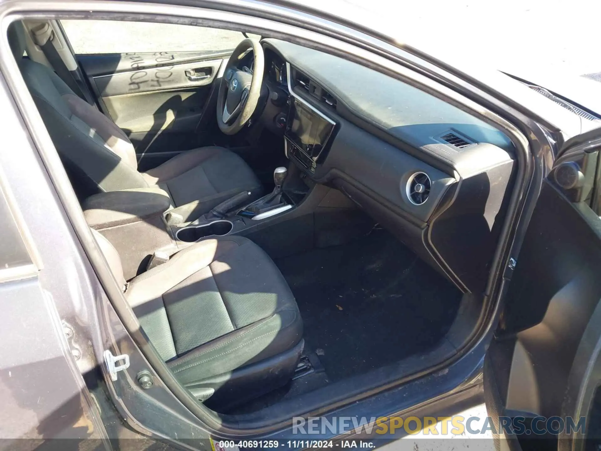 5 Photograph of a damaged car 5YFBURHE3KP890374 TOYOTA COROLLA 2019