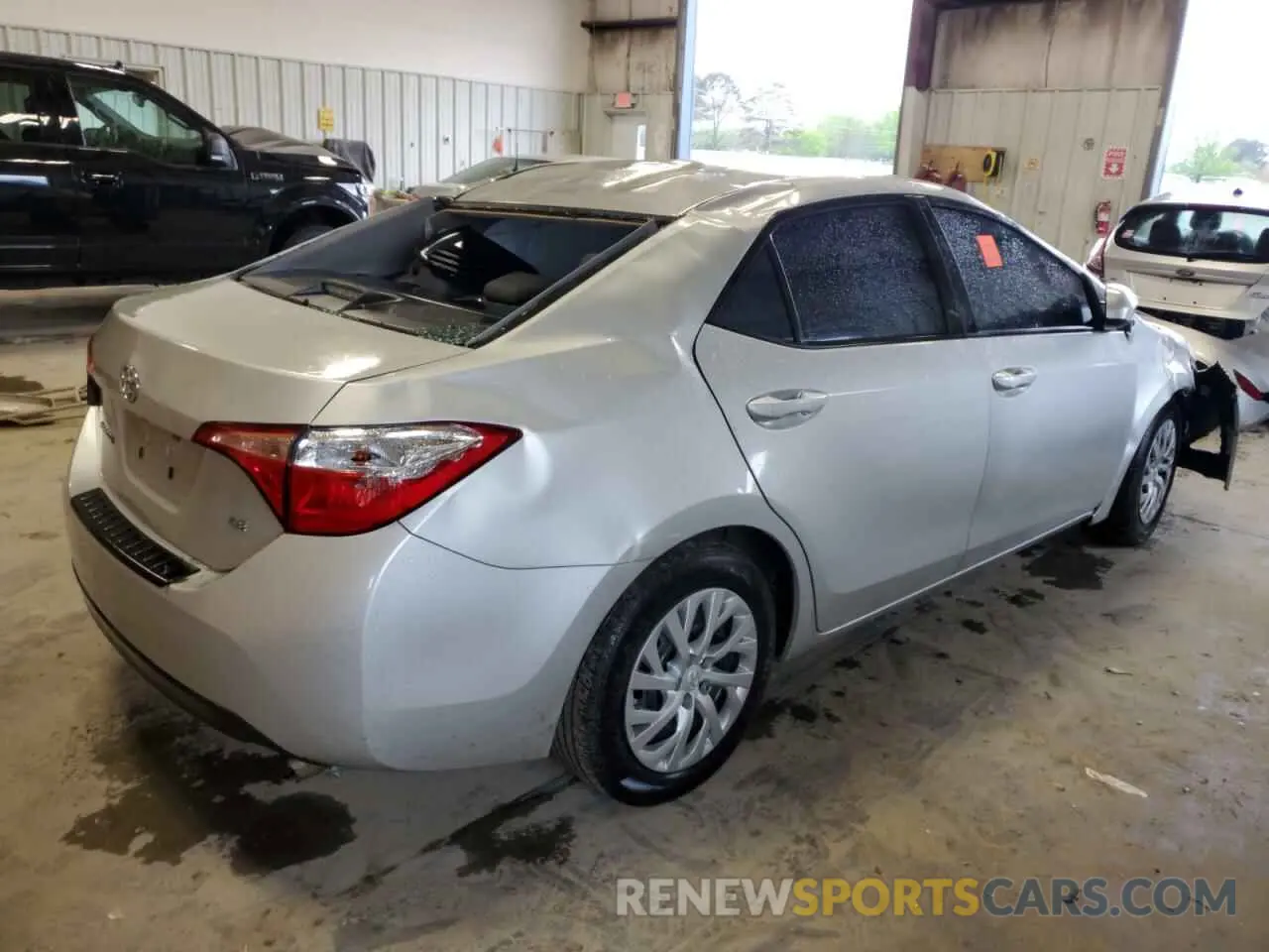 3 Photograph of a damaged car 5YFBURHE3KP892626 TOYOTA COROLLA 2019
