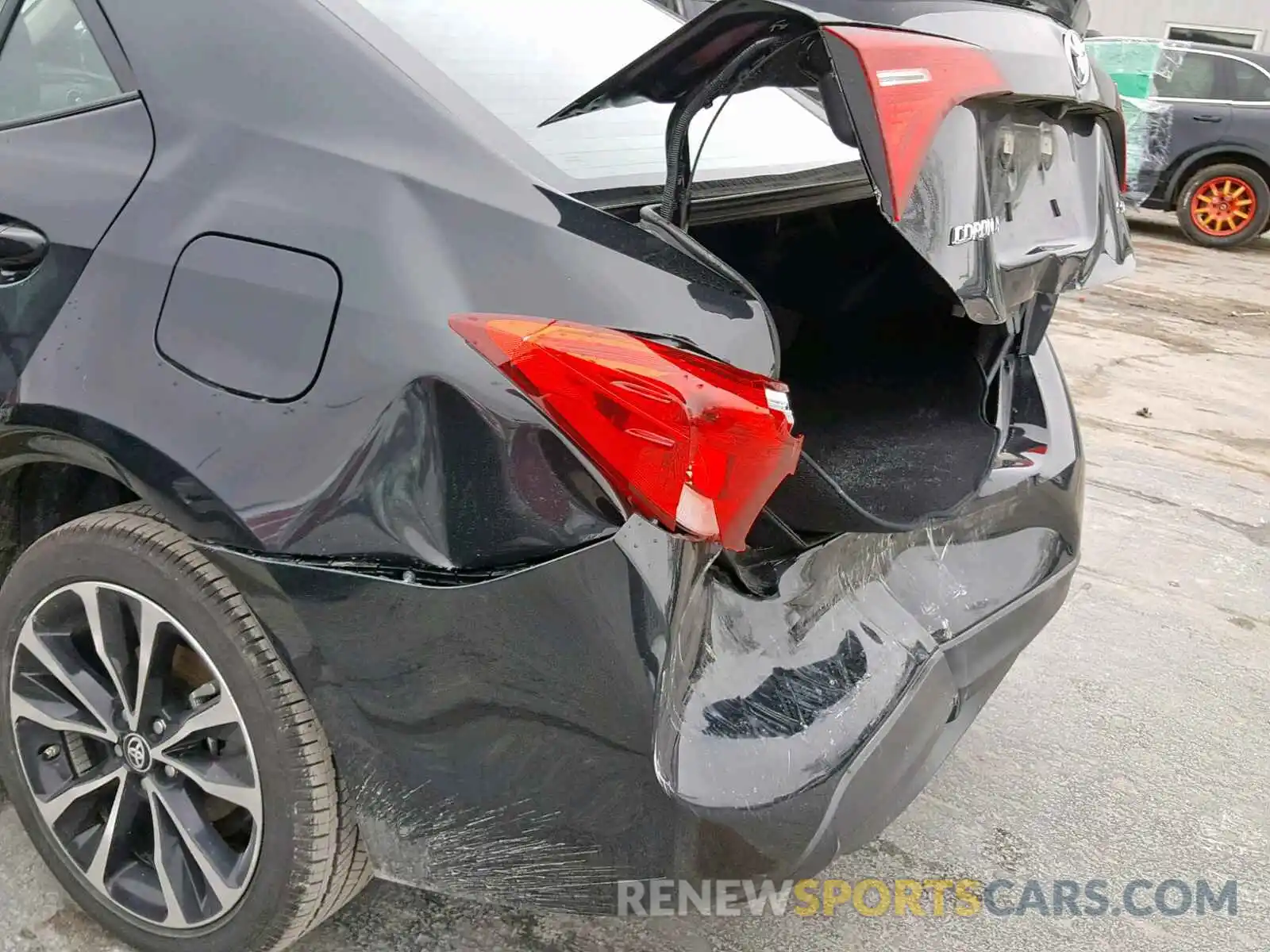 9 Photograph of a damaged car 5YFBURHE3KP895560 TOYOTA COROLLA 2019