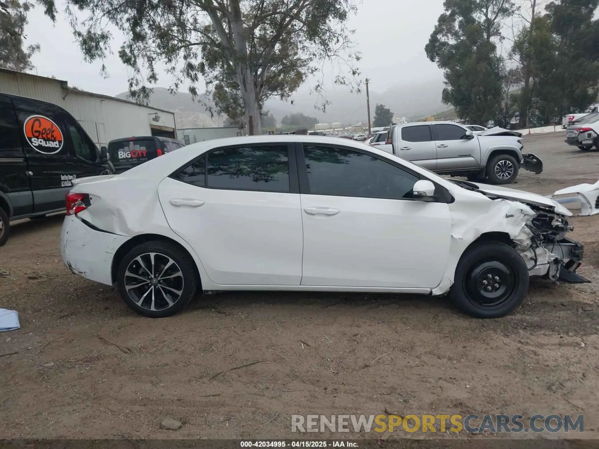14 Photograph of a damaged car 5YFBURHE3KP895705 TOYOTA COROLLA 2019