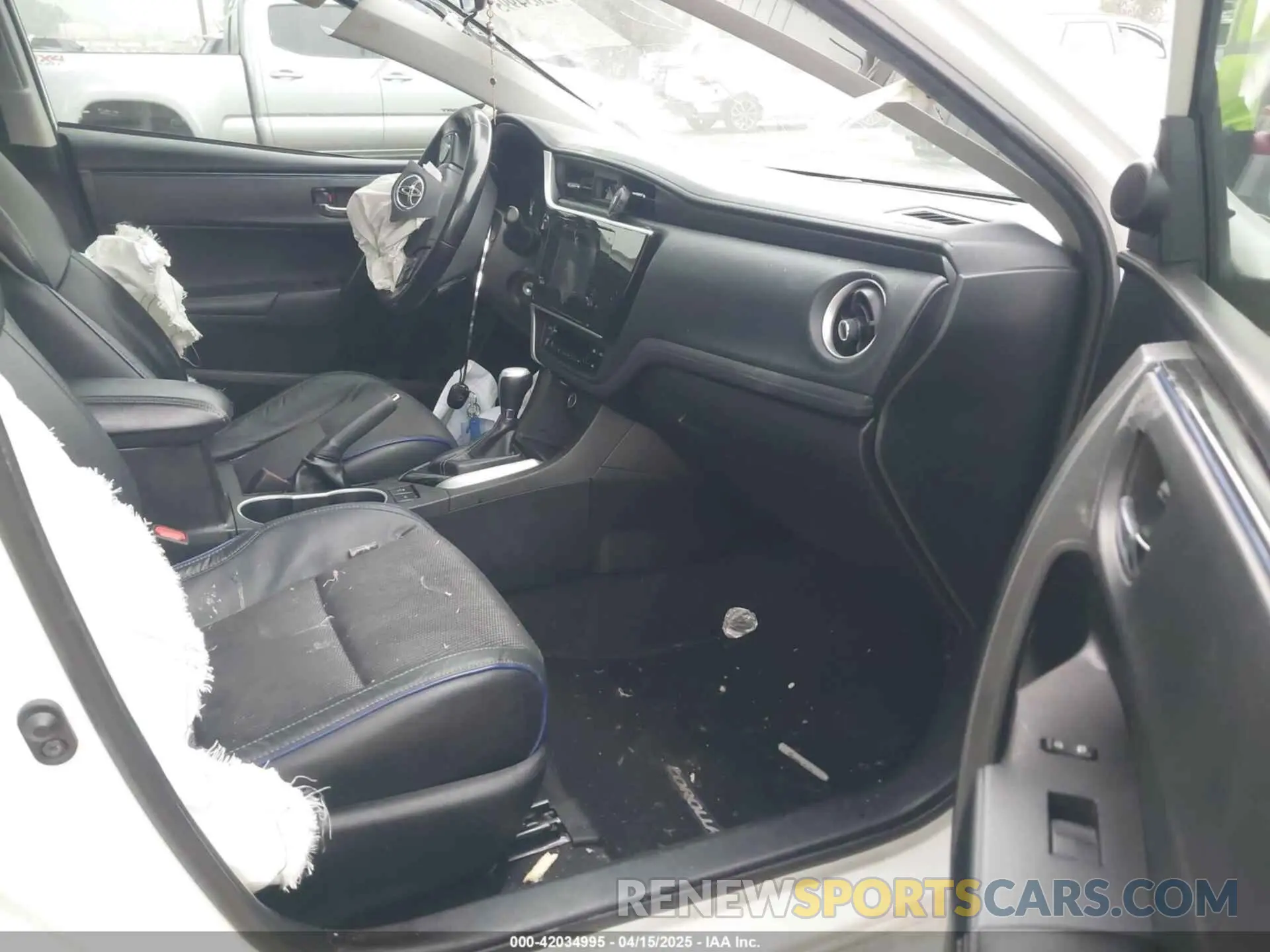5 Photograph of a damaged car 5YFBURHE3KP895705 TOYOTA COROLLA 2019