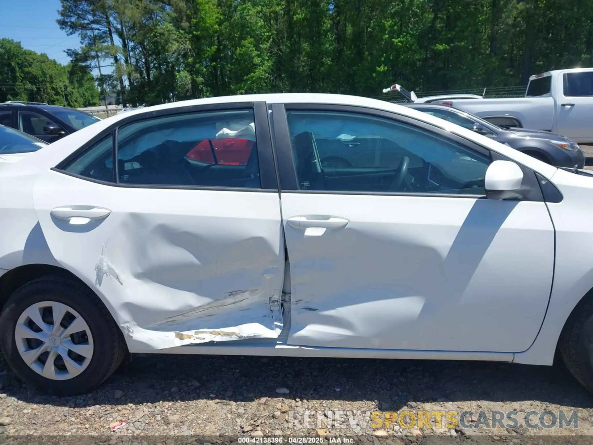 13 Photograph of a damaged car 5YFBURHE3KP902247 TOYOTA COROLLA 2019