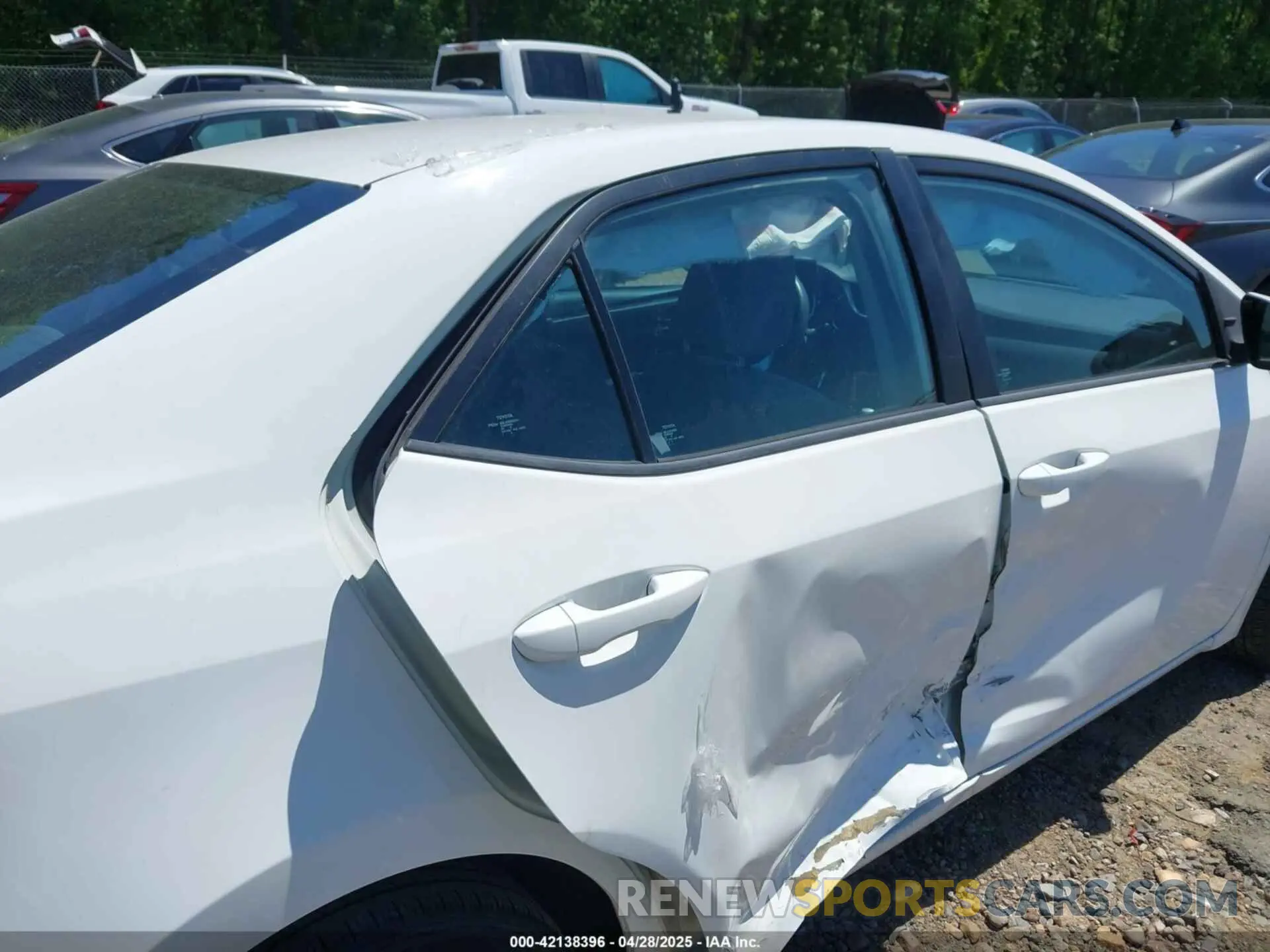 18 Photograph of a damaged car 5YFBURHE3KP902247 TOYOTA COROLLA 2019