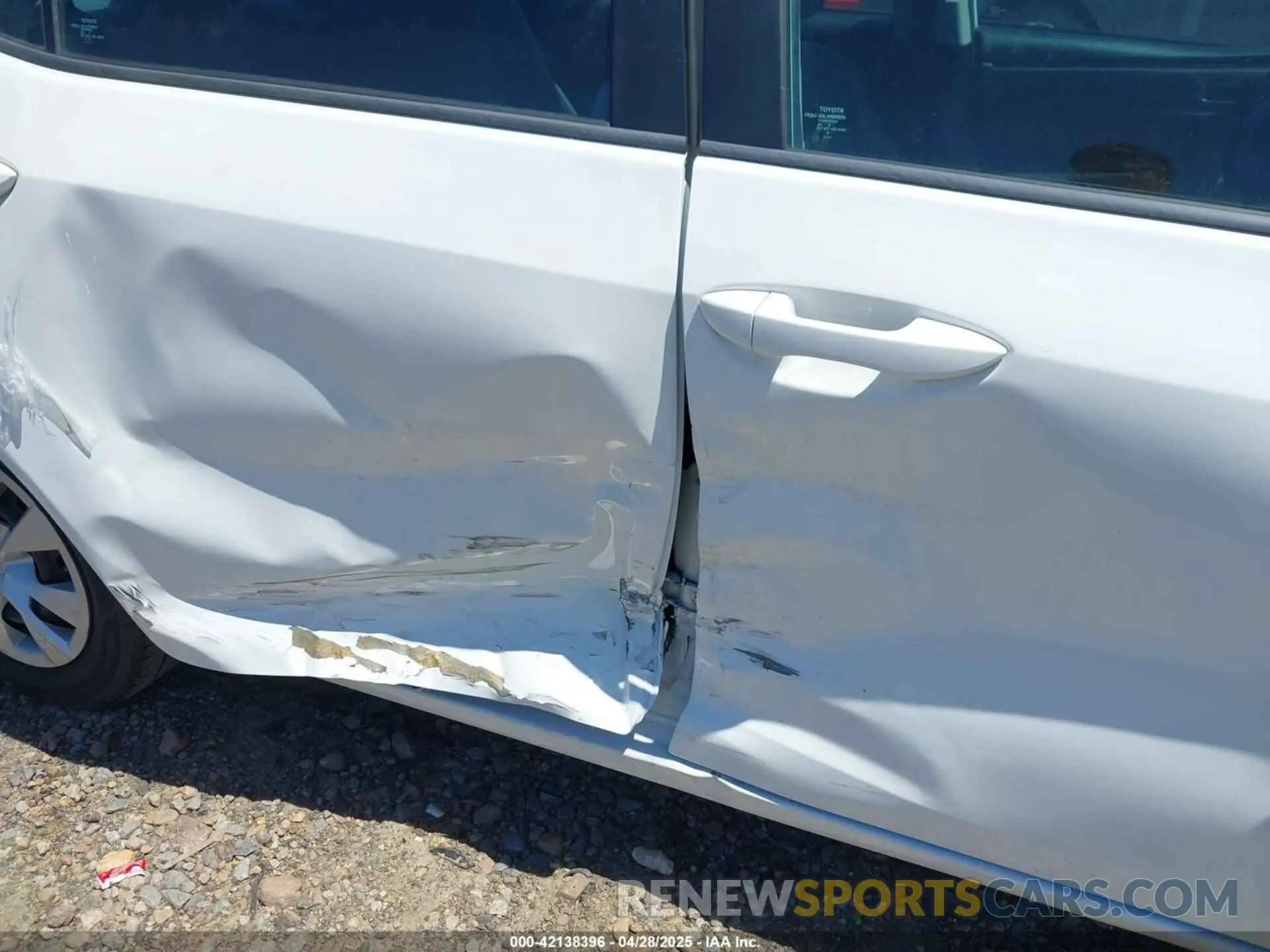 6 Photograph of a damaged car 5YFBURHE3KP902247 TOYOTA COROLLA 2019