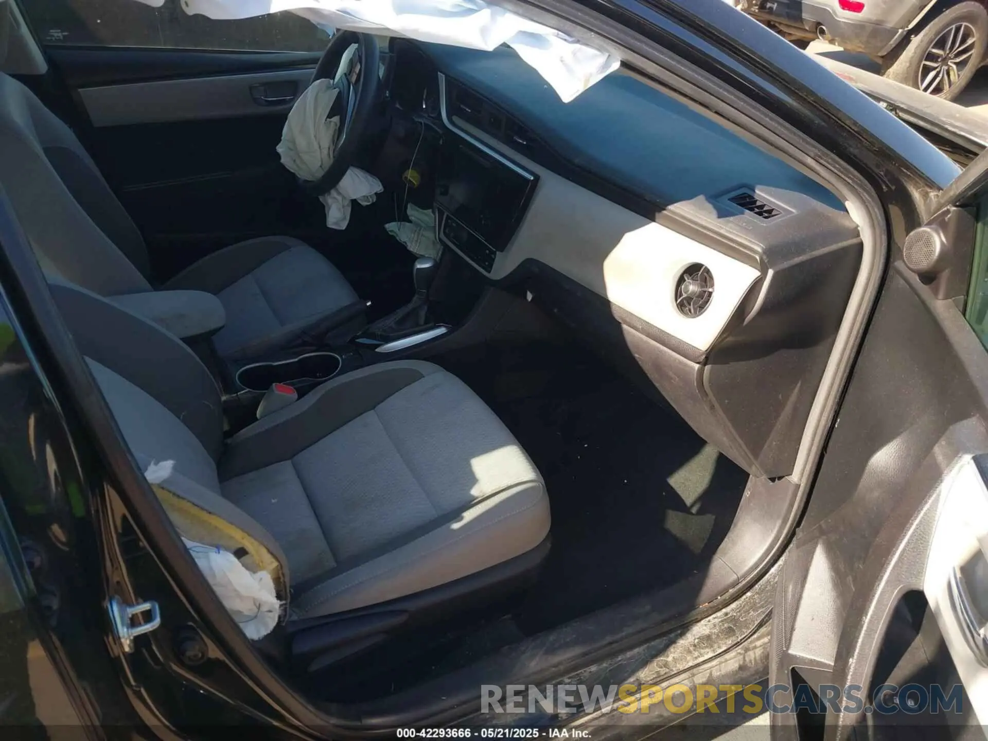 5 Photograph of a damaged car 5YFBURHE3KP903107 TOYOTA COROLLA 2019