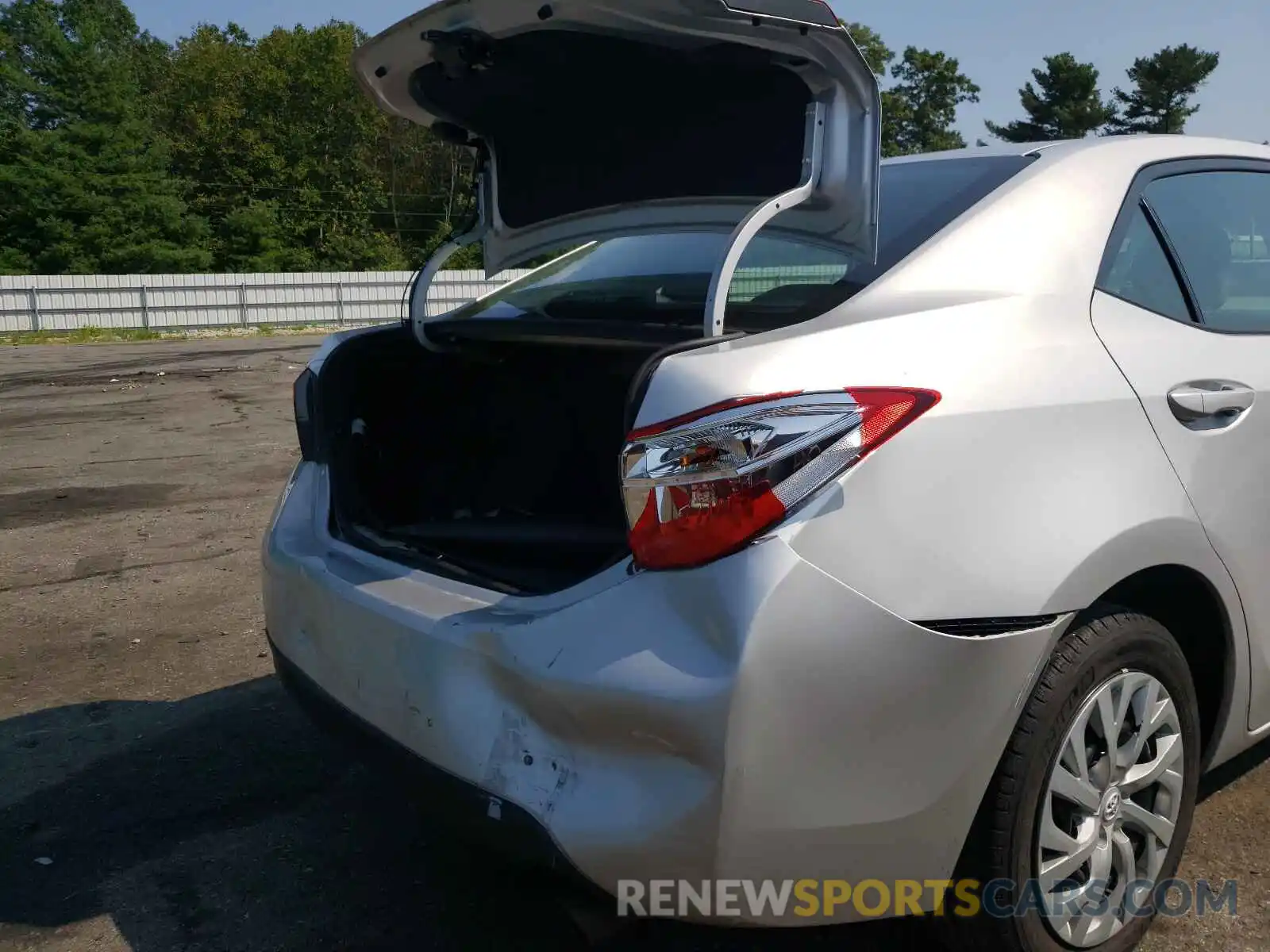 9 Photograph of a damaged car 5YFBURHE3KP927066 TOYOTA COROLLA 2019