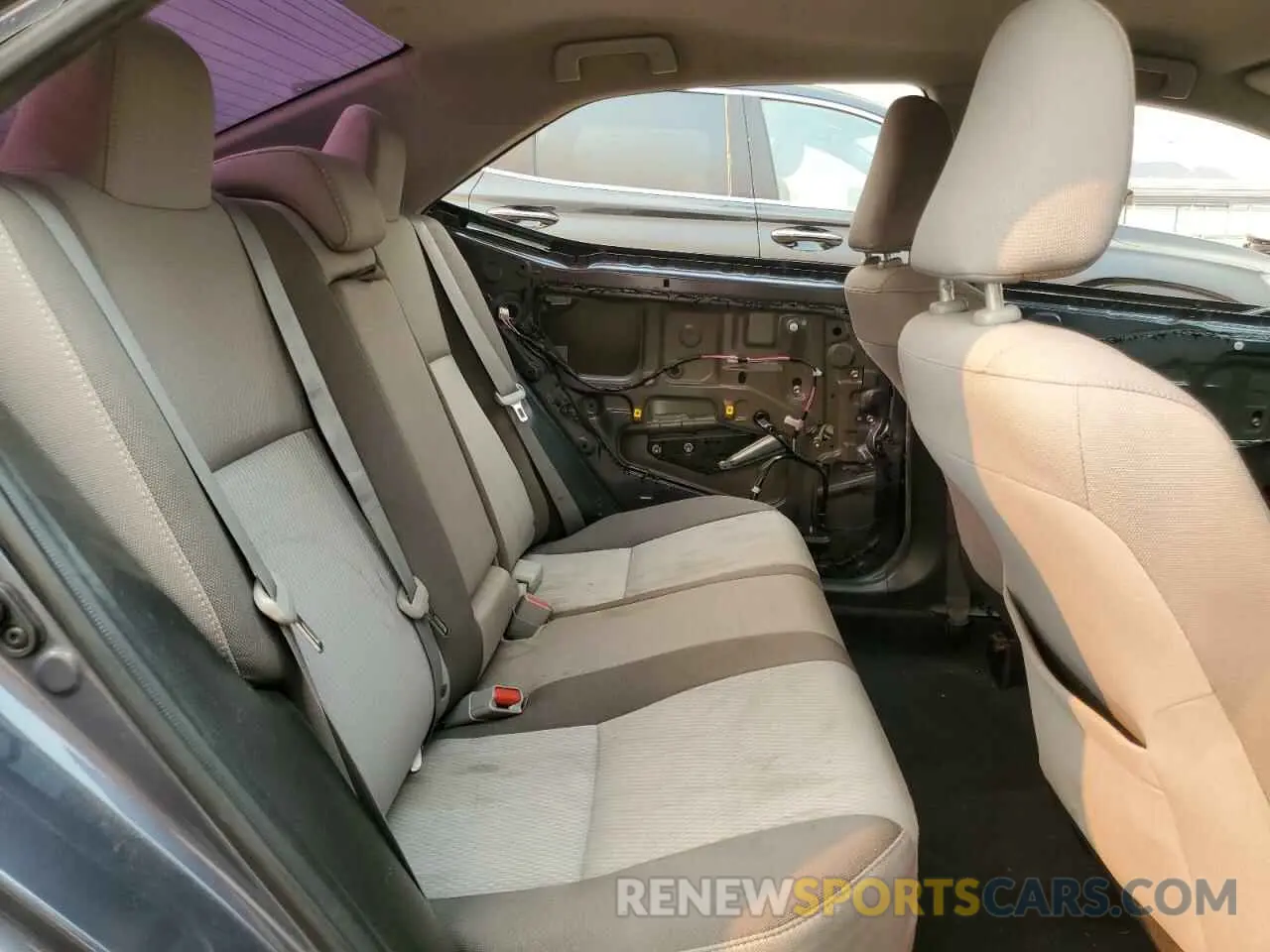 10 Photograph of a damaged car 5YFBURHE3KP933630 TOYOTA COROLLA 2019