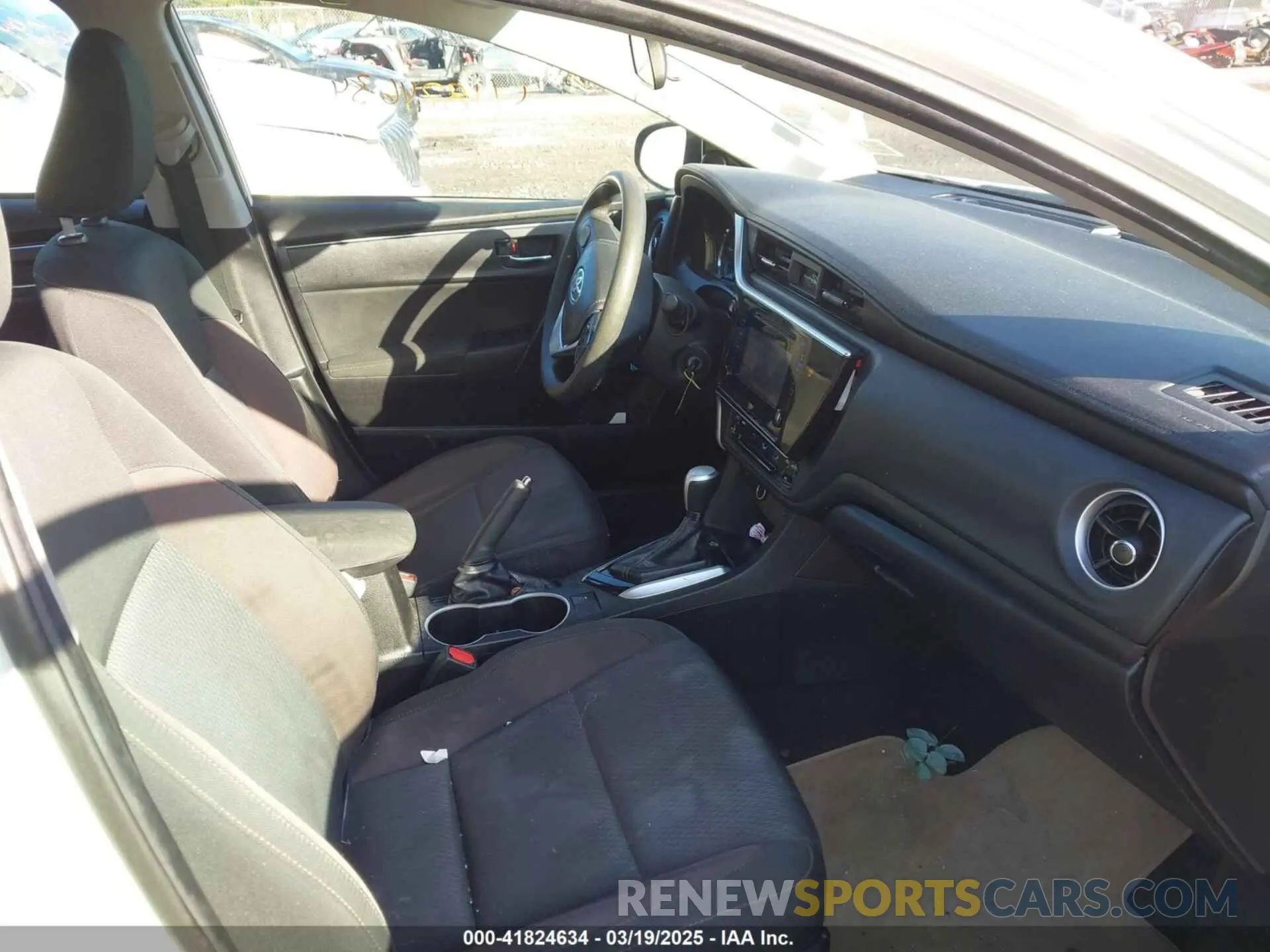 5 Photograph of a damaged car 5YFBURHE3KP937225 TOYOTA COROLLA 2019