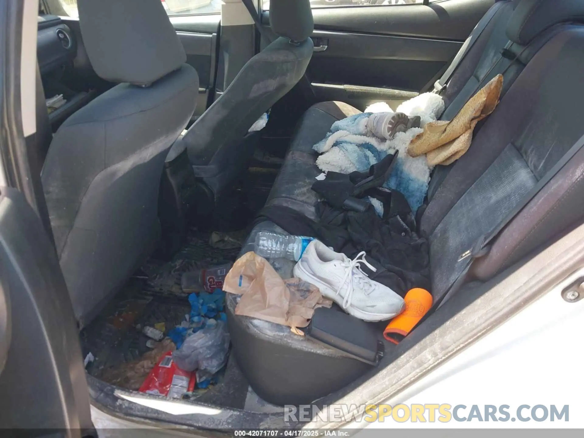 8 Photograph of a damaged car 5YFBURHE3KP941064 TOYOTA COROLLA 2019