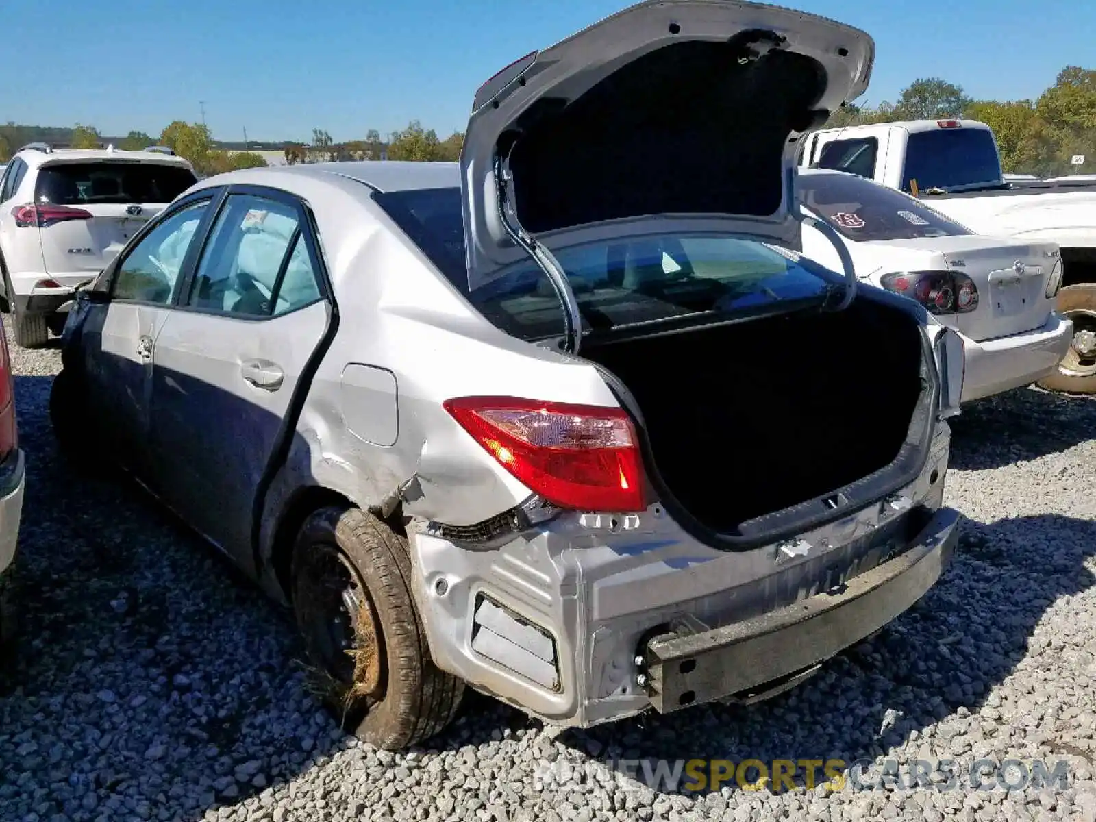 3 Photograph of a damaged car 5YFBURHE3KP948063 TOYOTA COROLLA 2019