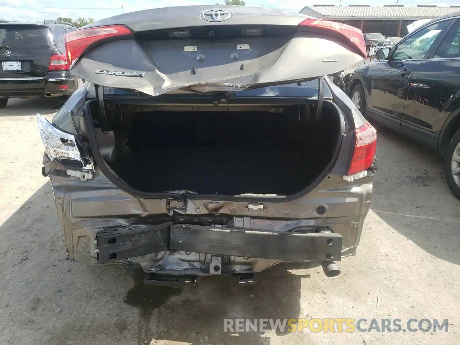 9 Photograph of a damaged car 5YFBURHE4KP868528 TOYOTA COROLLA 2019