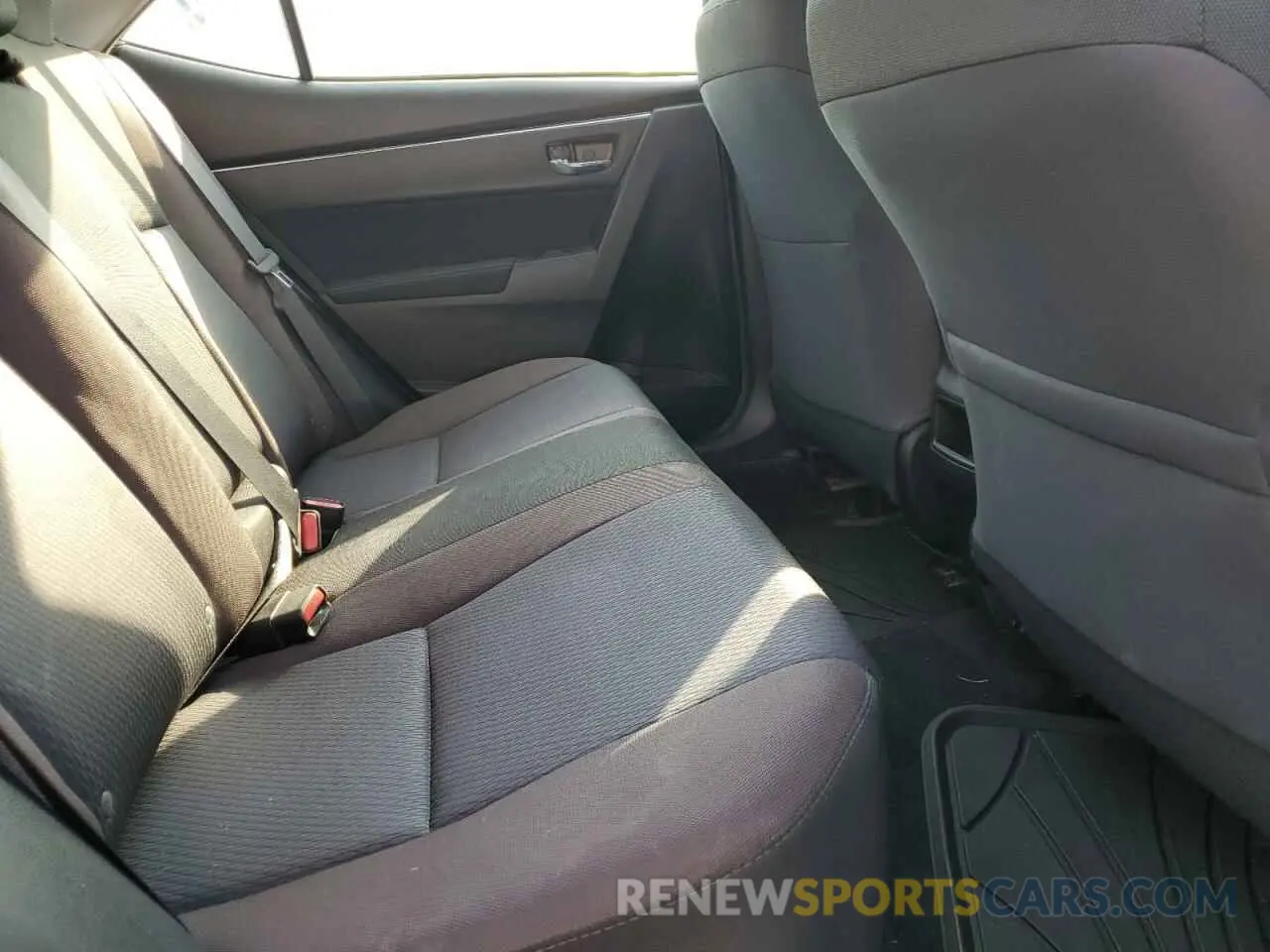 10 Photograph of a damaged car 5YFBURHE4KP872367 TOYOTA COROLLA 2019