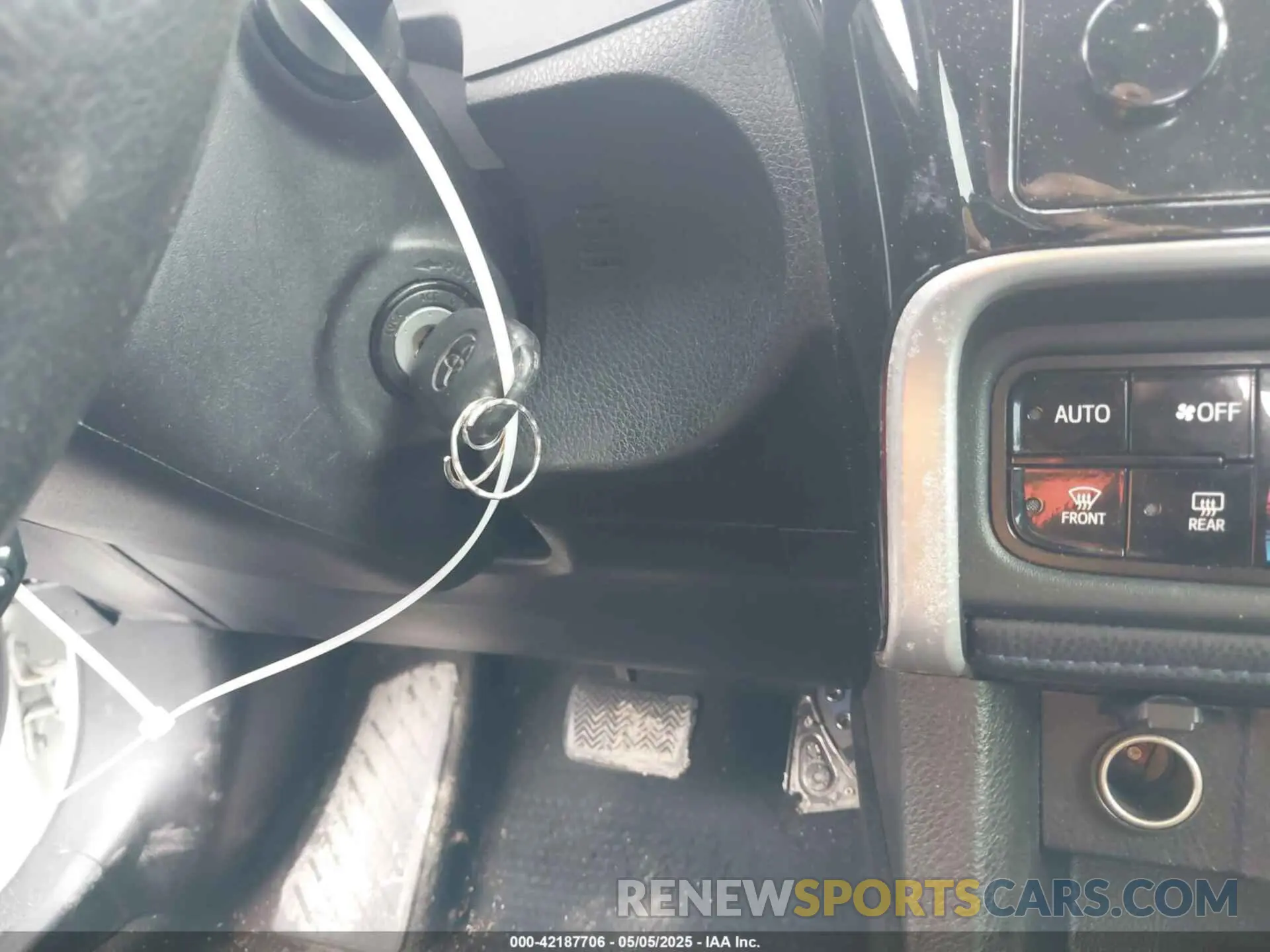 11 Photograph of a damaged car 5YFBURHE4KP887208 TOYOTA COROLLA 2019