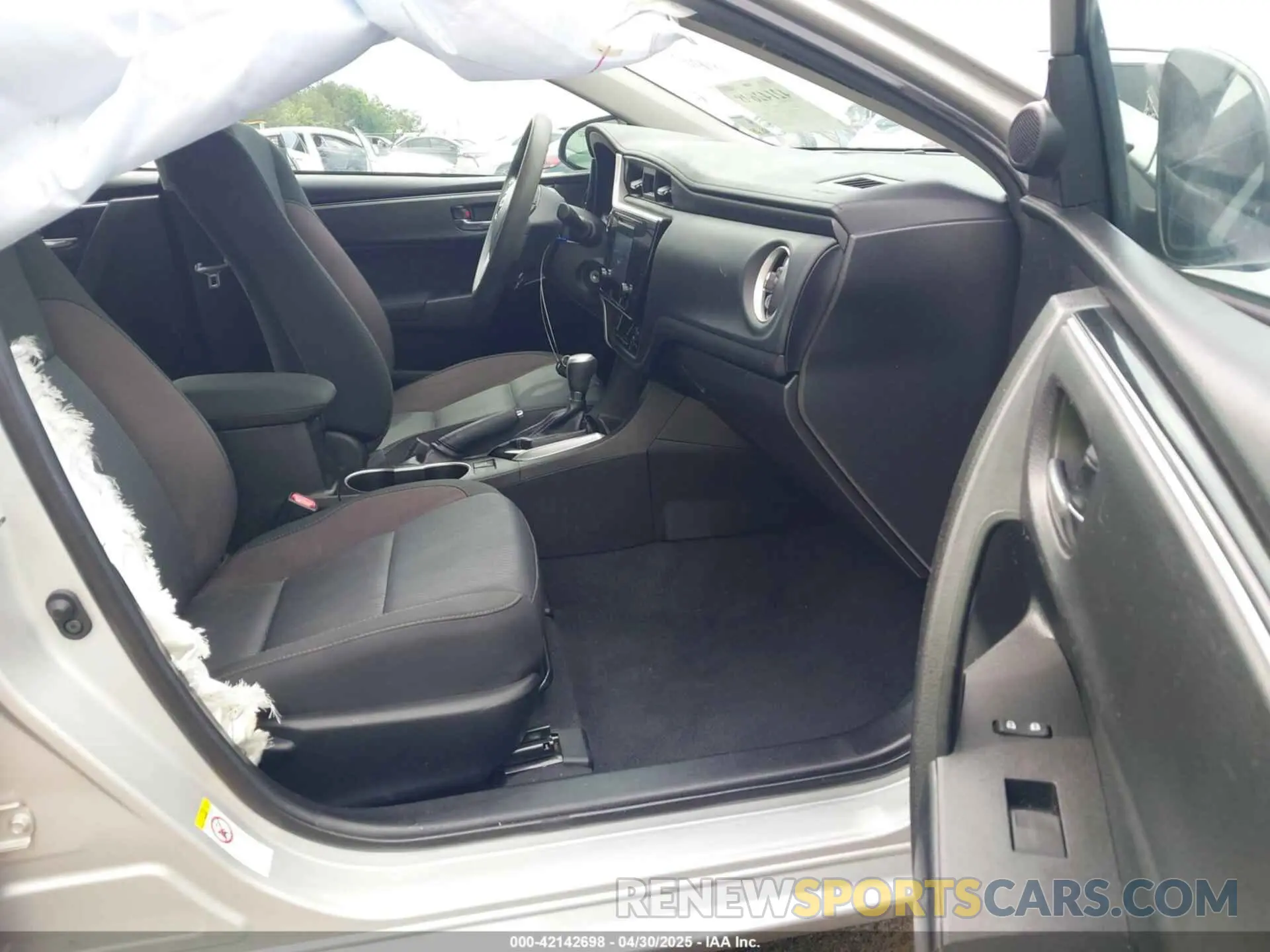 5 Photograph of a damaged car 5YFBURHE4KP898466 TOYOTA COROLLA 2019