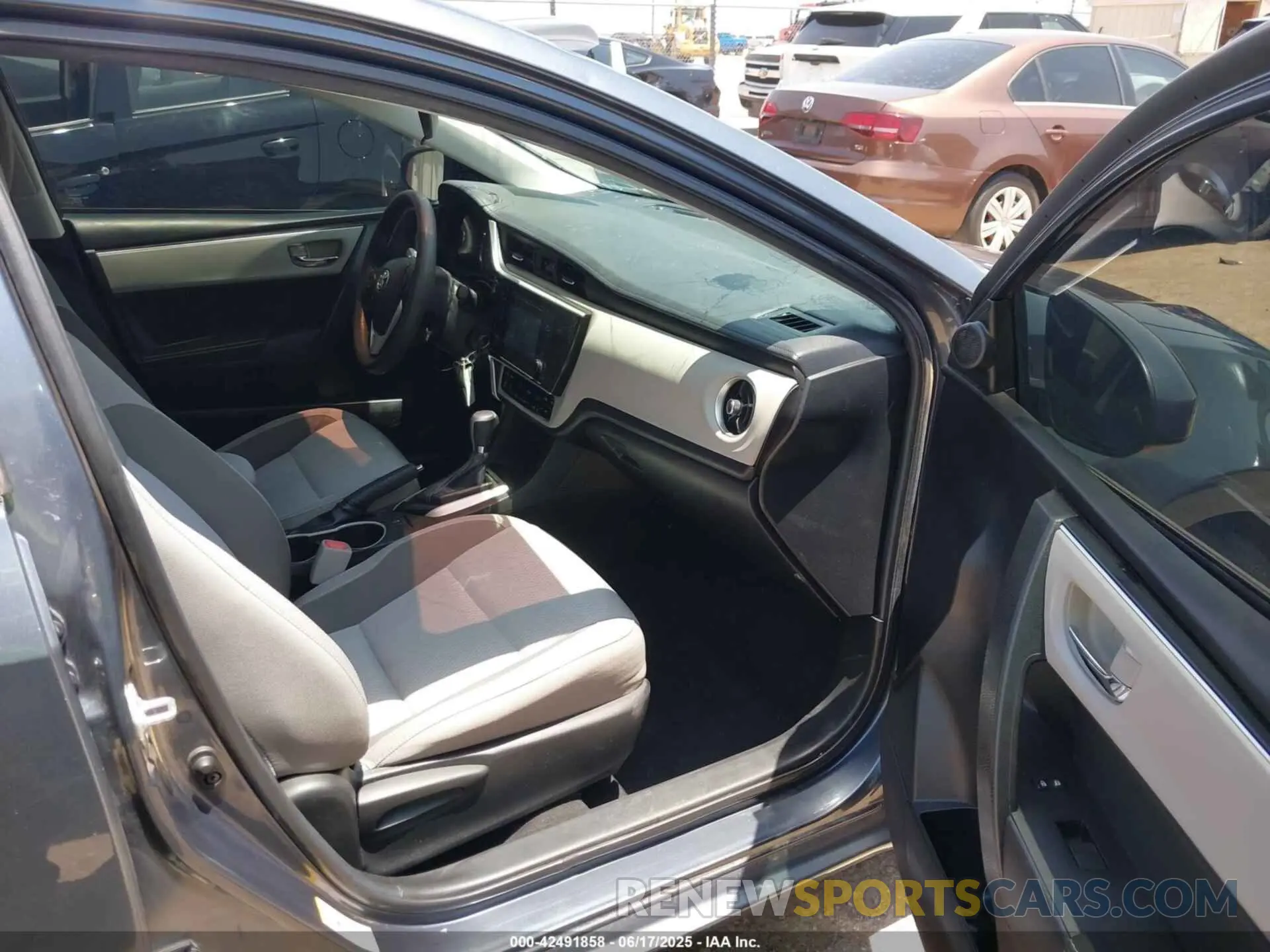 5 Photograph of a damaged car 5YFBURHE4KP923611 TOYOTA COROLLA 2019