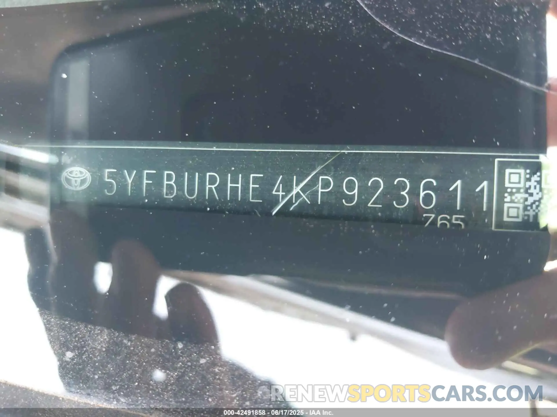 9 Photograph of a damaged car 5YFBURHE4KP923611 TOYOTA COROLLA 2019