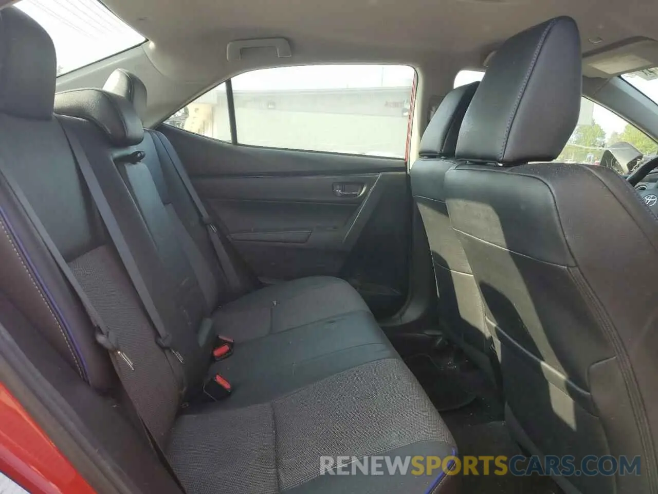 10 Photograph of a damaged car 5YFBURHE4KP924368 TOYOTA COROLLA 2019