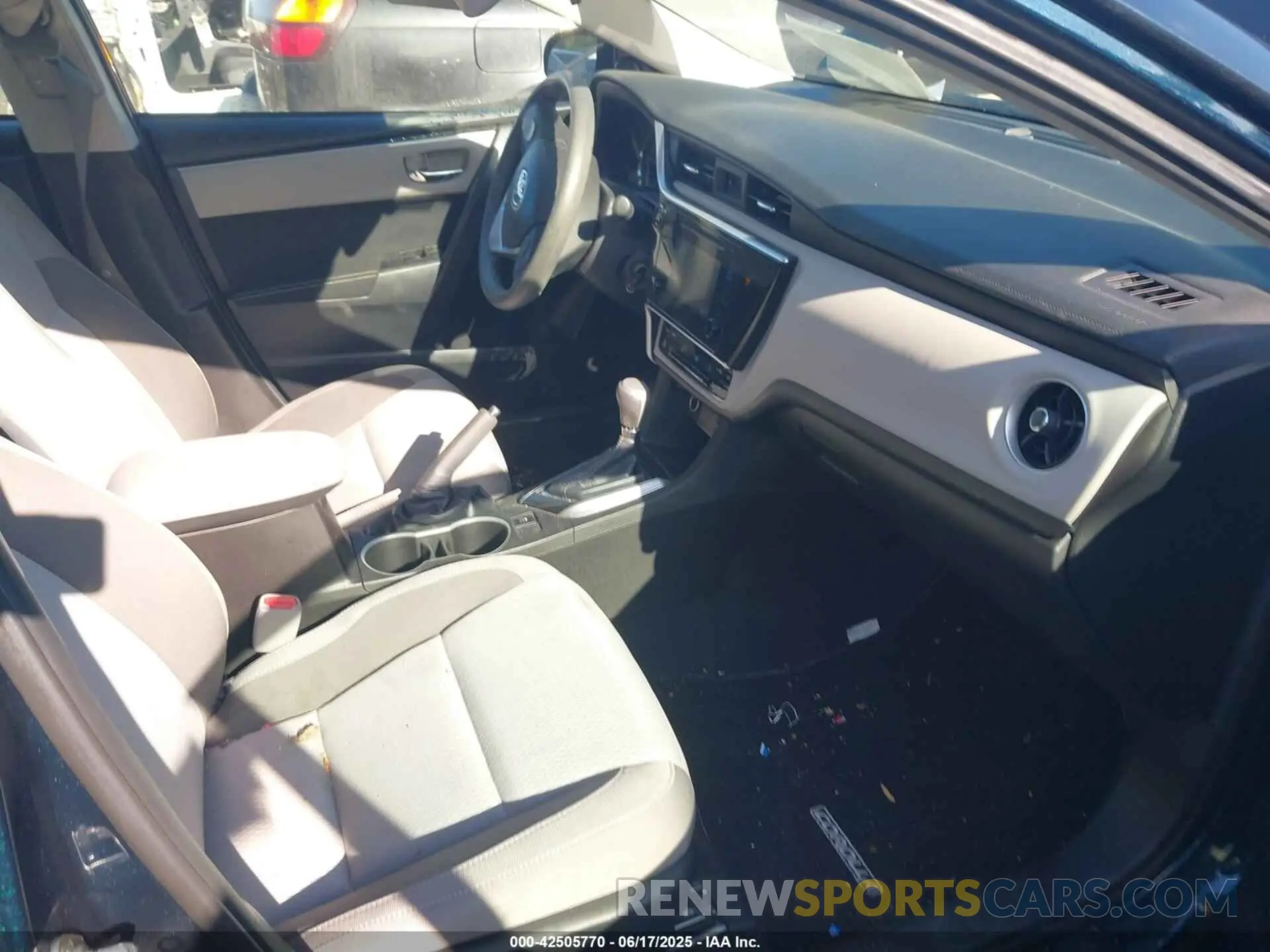 5 Photograph of a damaged car 5YFBURHE4KP925858 TOYOTA COROLLA 2019