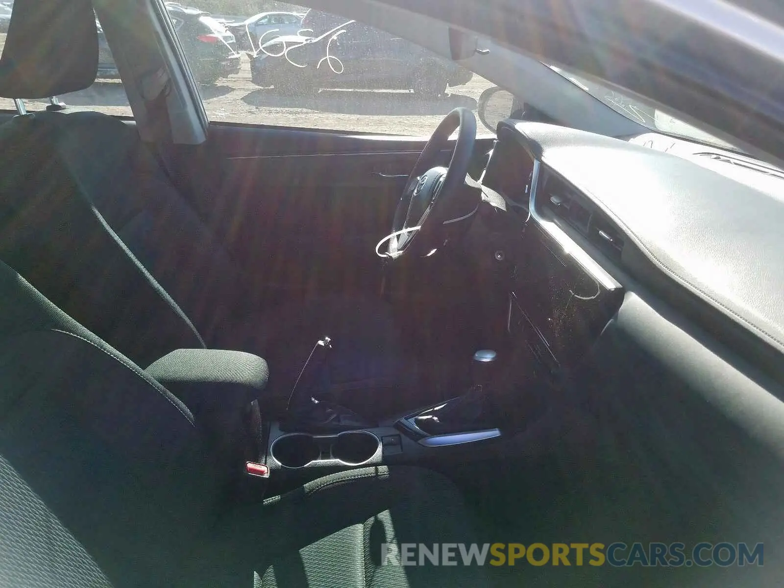 5 Photograph of a damaged car 5YFBURHE4KP927271 TOYOTA COROLLA 2019