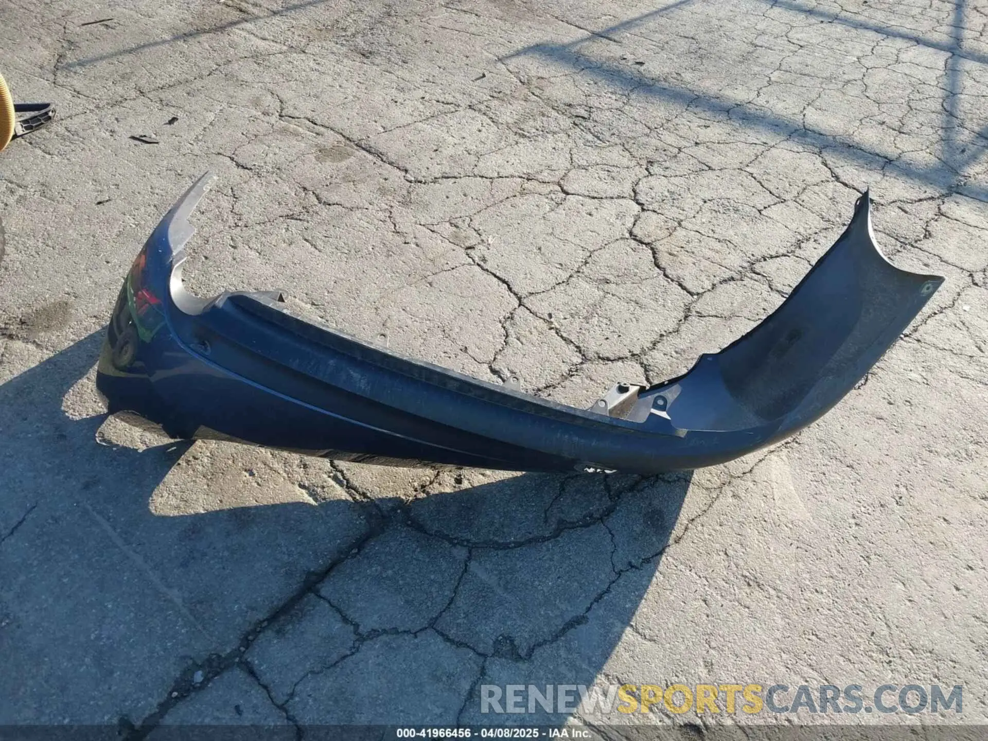 18 Photograph of a damaged car 5YFBURHE4KP938142 TOYOTA COROLLA 2019