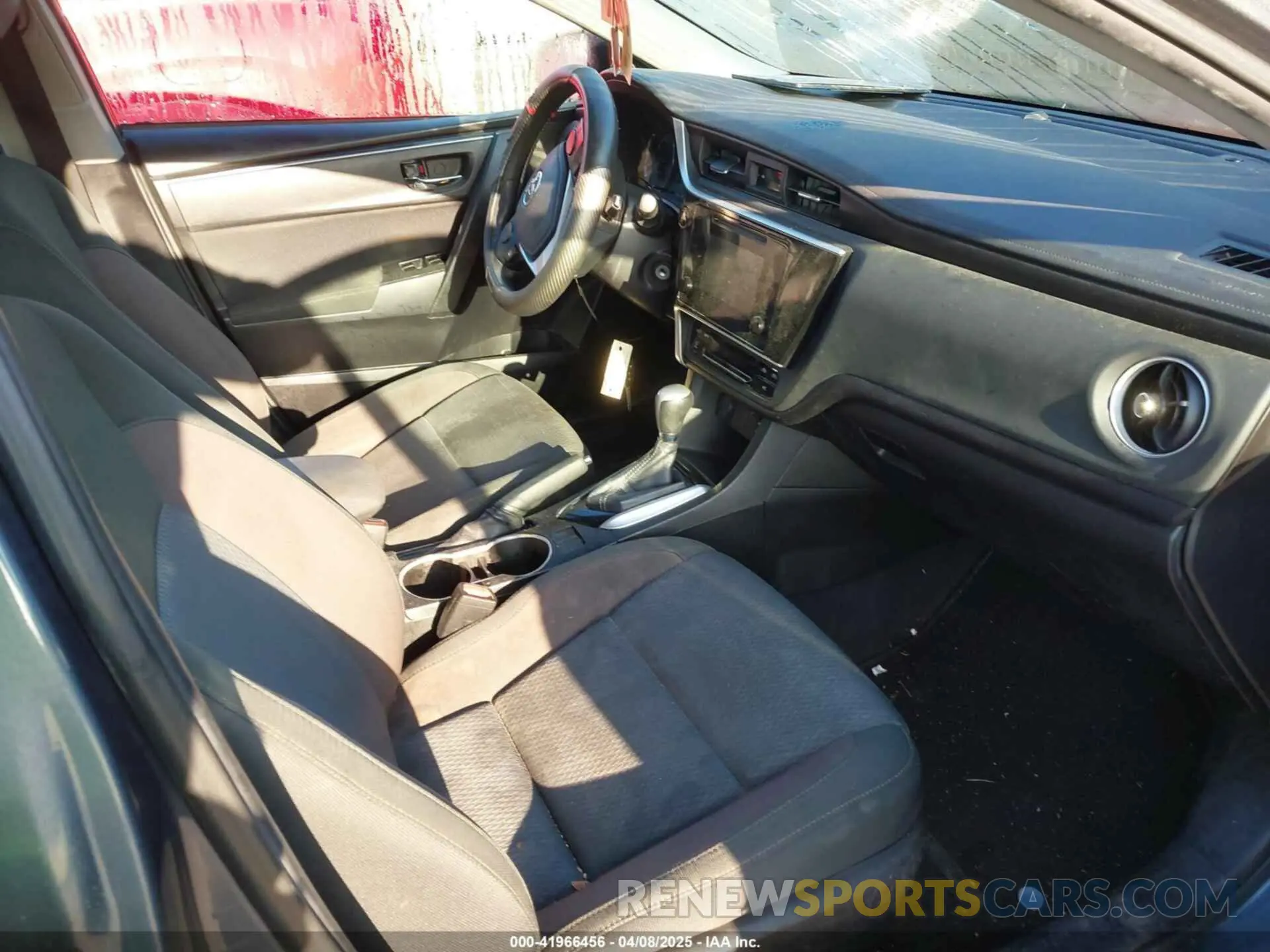 5 Photograph of a damaged car 5YFBURHE4KP938142 TOYOTA COROLLA 2019
