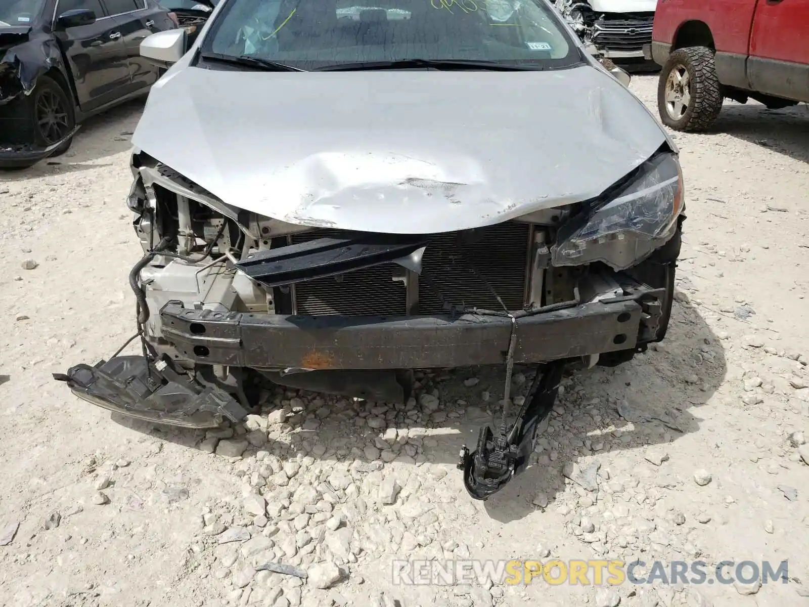 9 Photograph of a damaged car 5YFBURHE4KP940098 TOYOTA COROLLA 2019