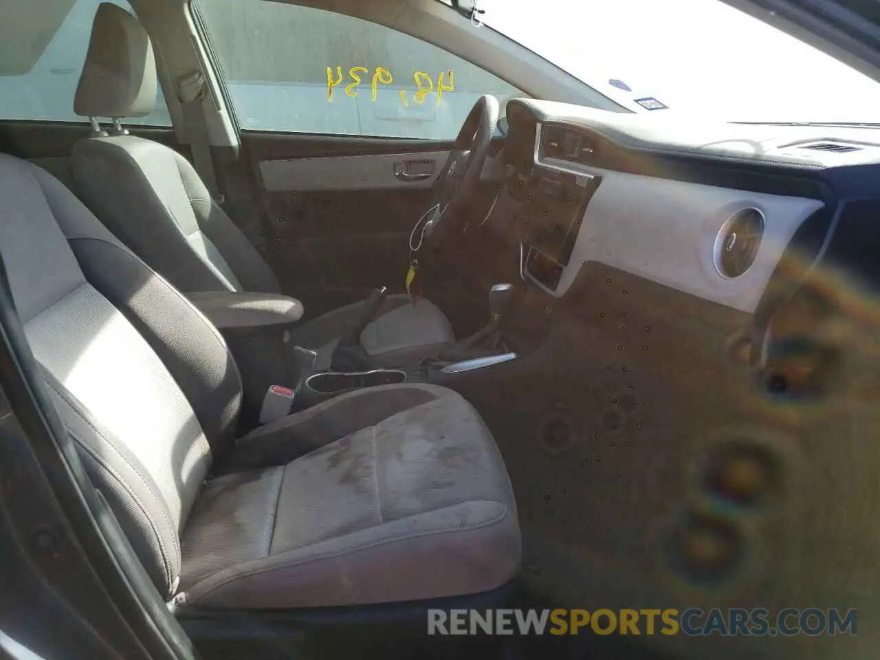 5 Photograph of a damaged car 5YFBURHE4KP944121 TOYOTA COROLLA 2019