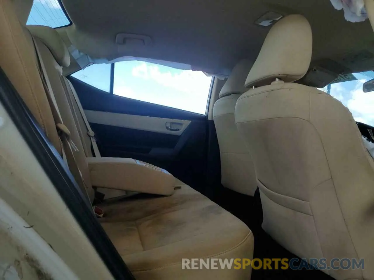 10 Photograph of a damaged car 5YFBURHE4KP945205 TOYOTA COROLLA 2019