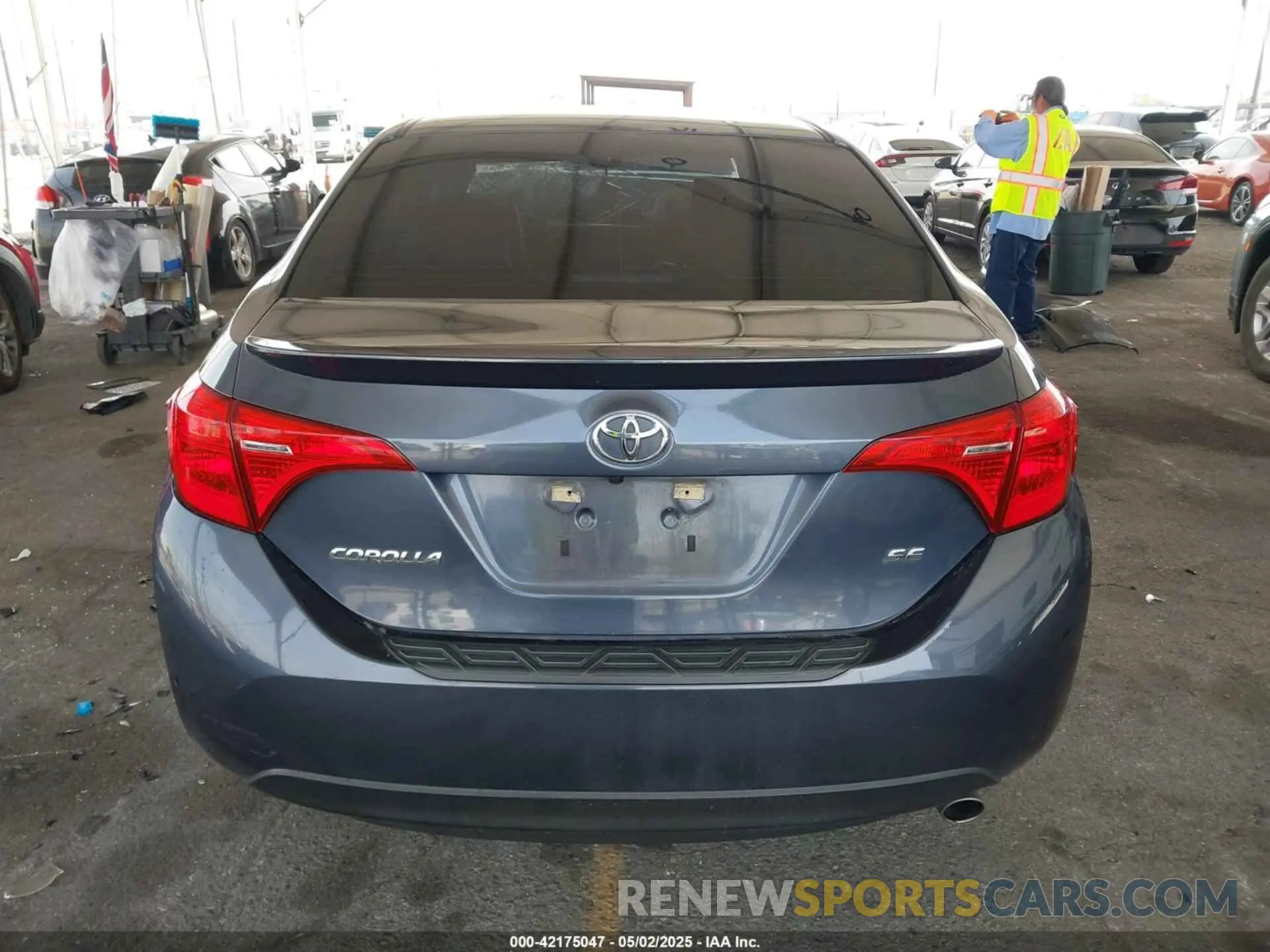 17 Photograph of a damaged car 5YFBURHE5KP862334 TOYOTA COROLLA 2019