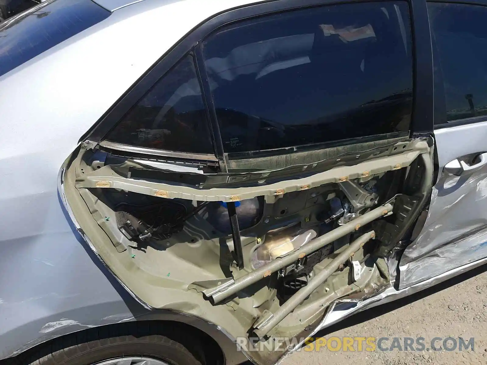 9 Photograph of a damaged car 5YFBURHE5KP862835 TOYOTA COROLLA 2019