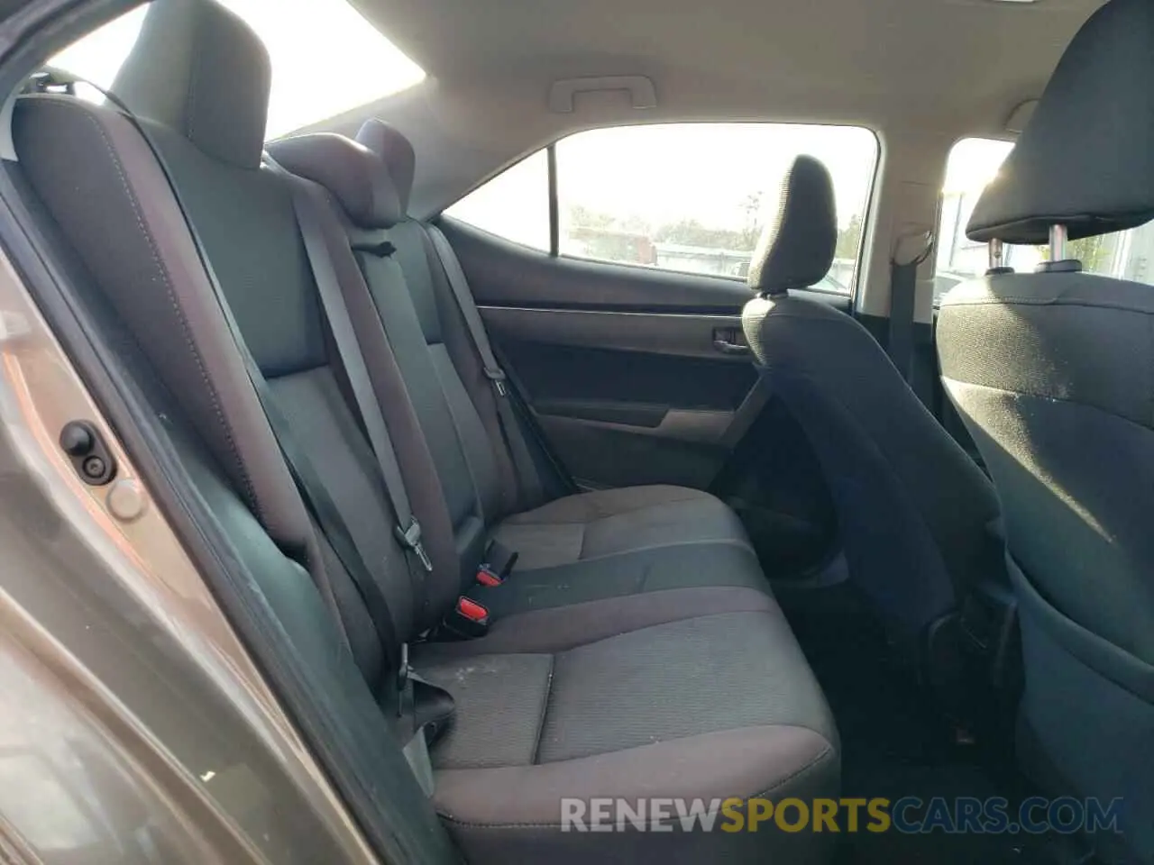 10 Photograph of a damaged car 5YFBURHE5KP869106 TOYOTA COROLLA 2019