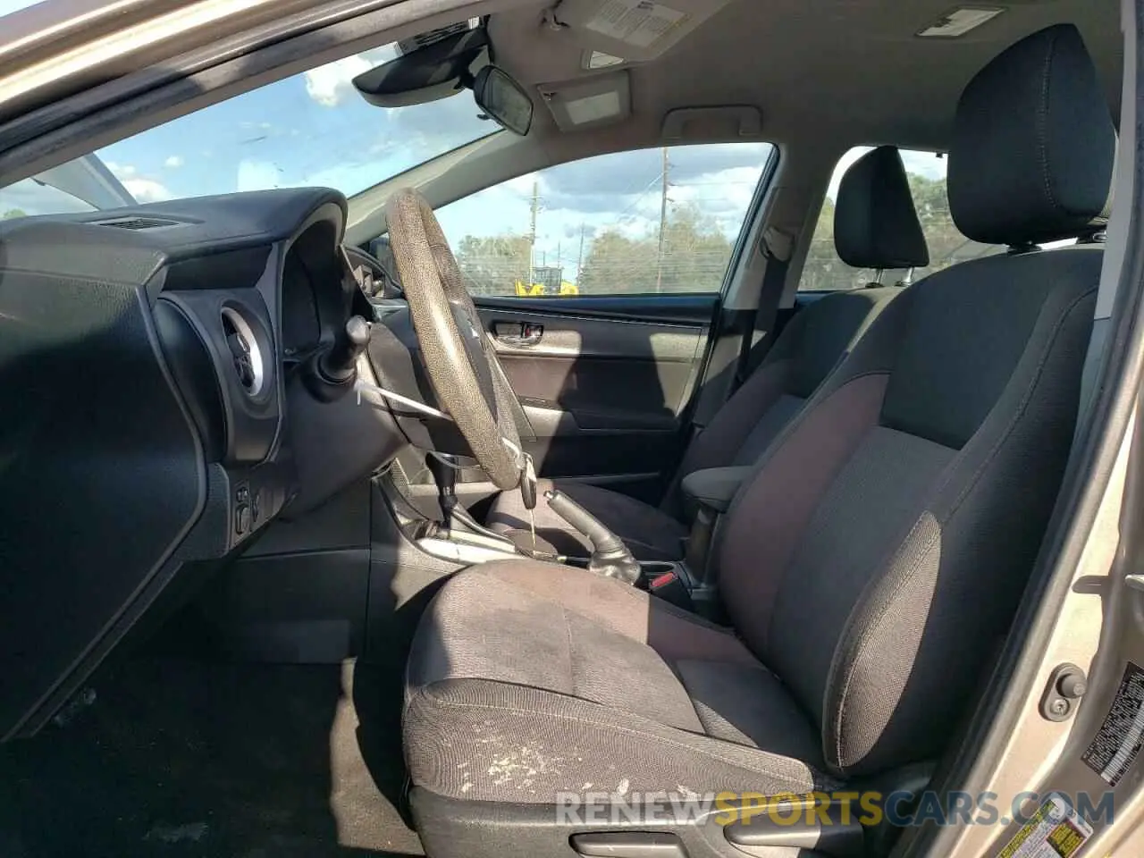 7 Photograph of a damaged car 5YFBURHE5KP869106 TOYOTA COROLLA 2019