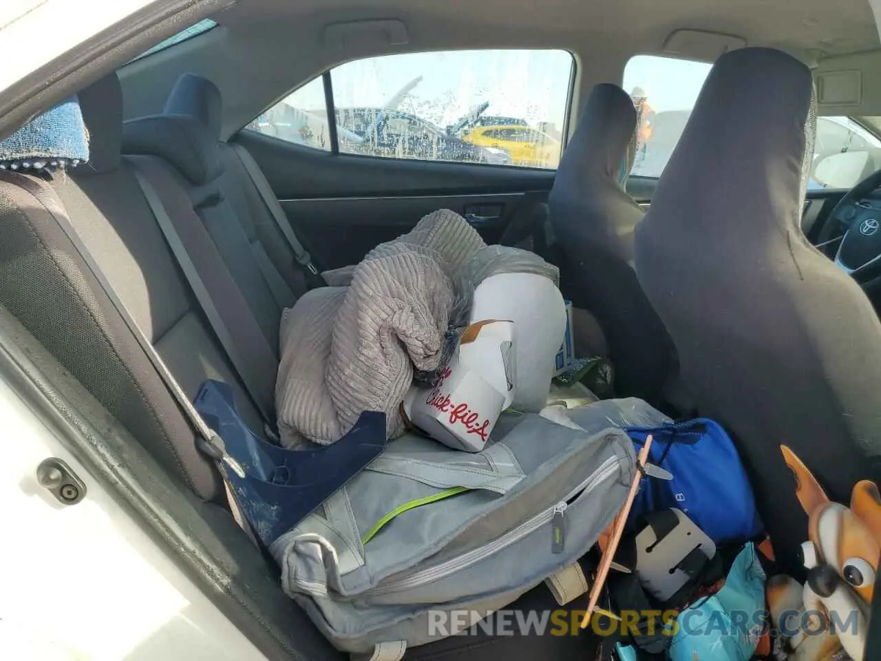 10 Photograph of a damaged car 5YFBURHE5KP869185 TOYOTA COROLLA 2019