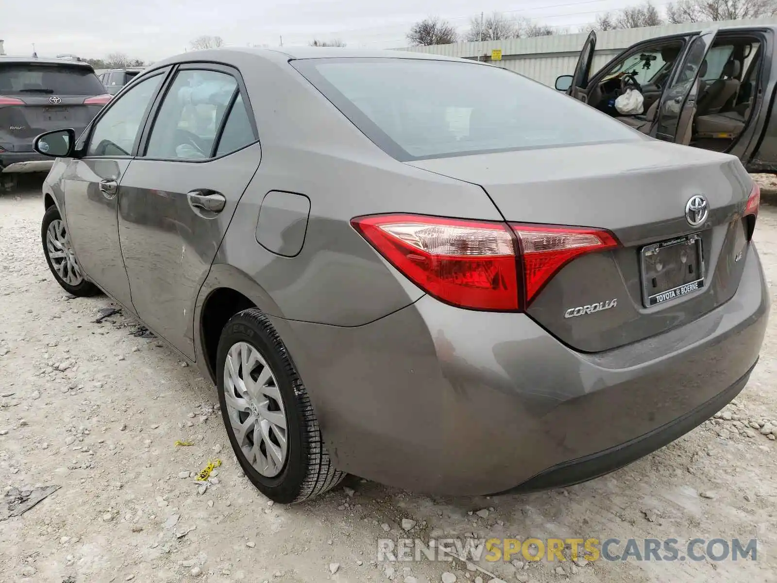 3 Photograph of a damaged car 5YFBURHE5KP870482 TOYOTA COROLLA 2019