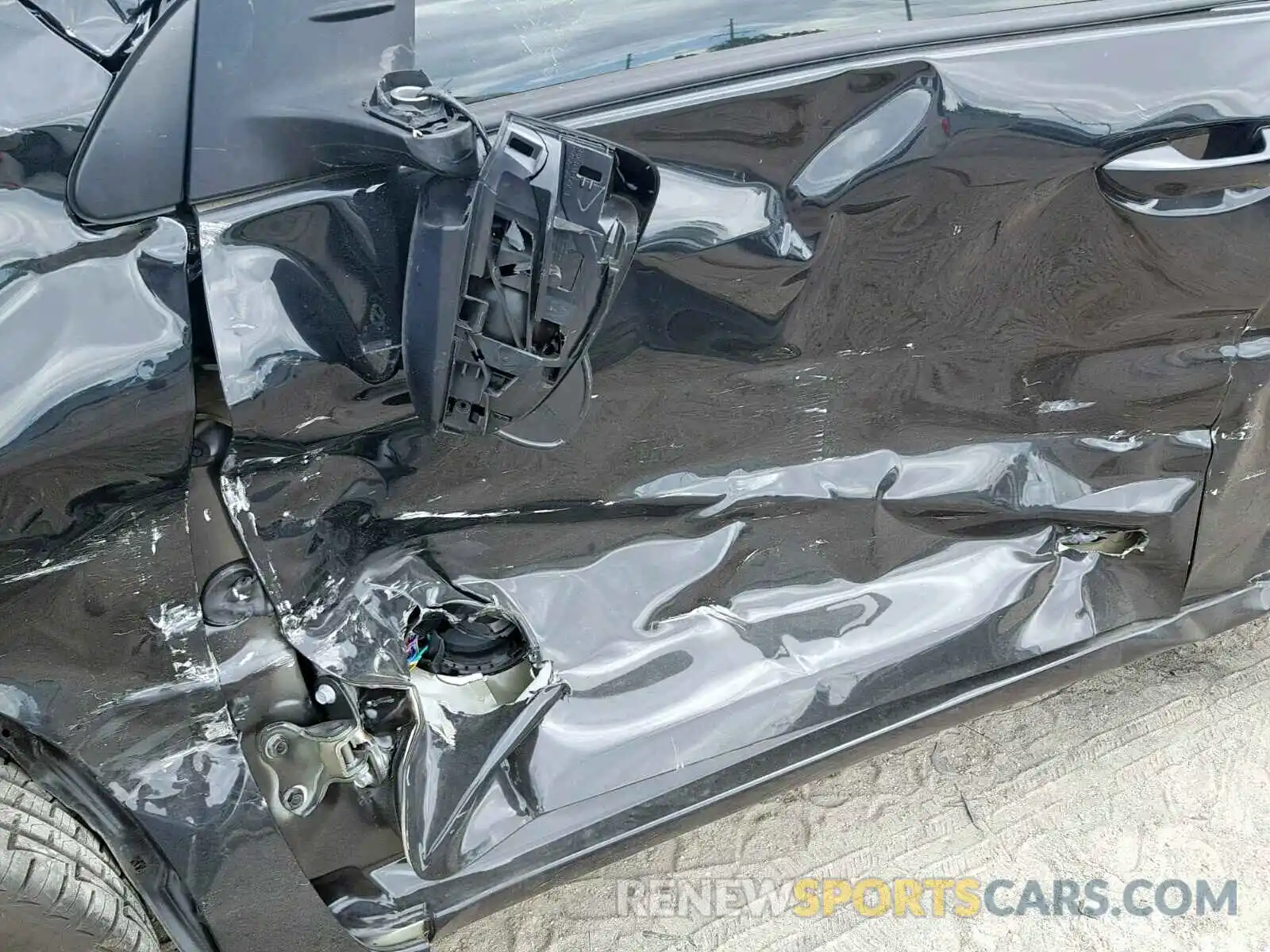 10 Photograph of a damaged car 5YFBURHE5KP882745 TOYOTA COROLLA 2019